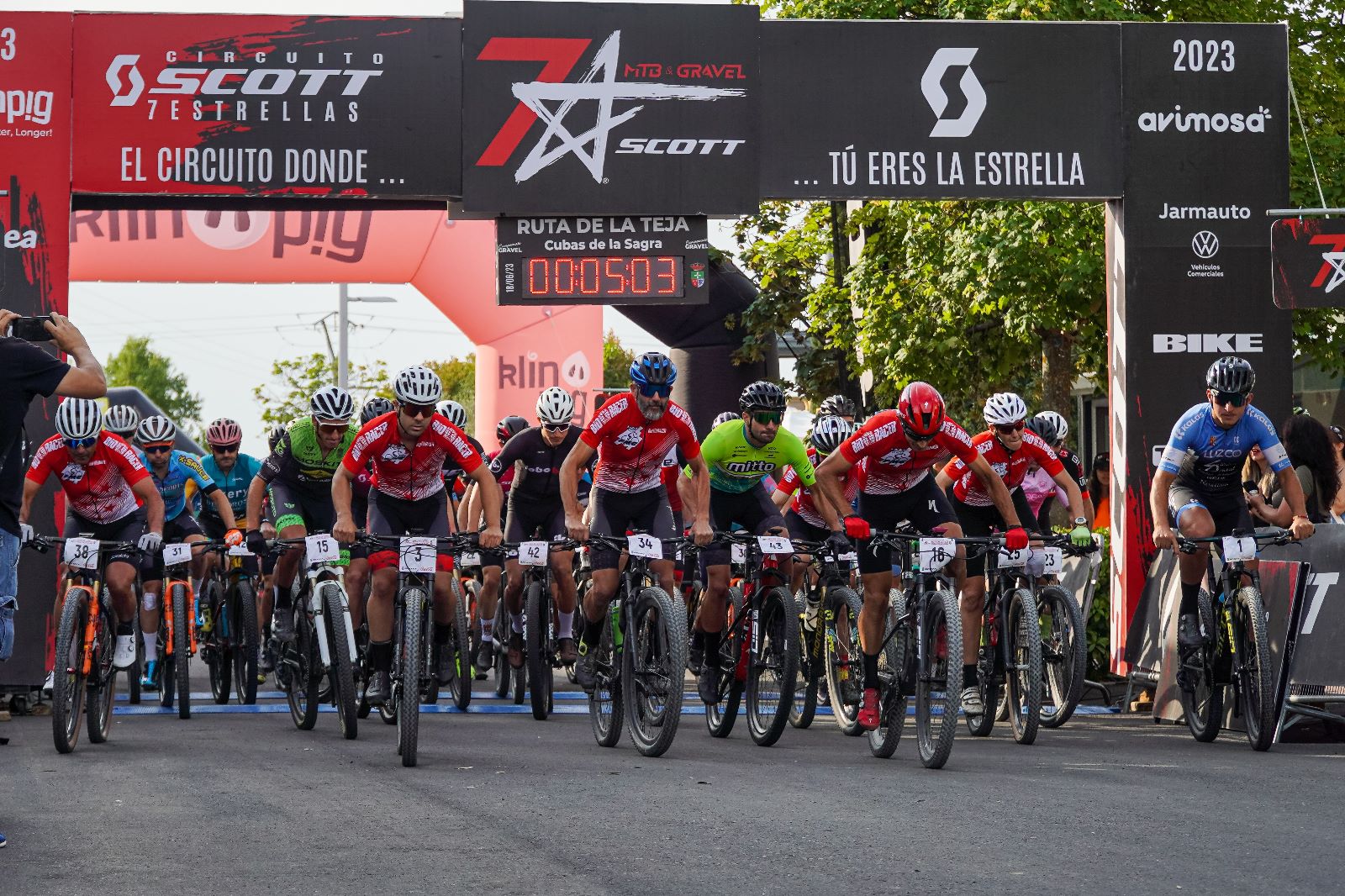 Pau-Mazza-y-Pilar-Fernandez-los-mejores-gravelers-en-Cubas-de-la-Sagra