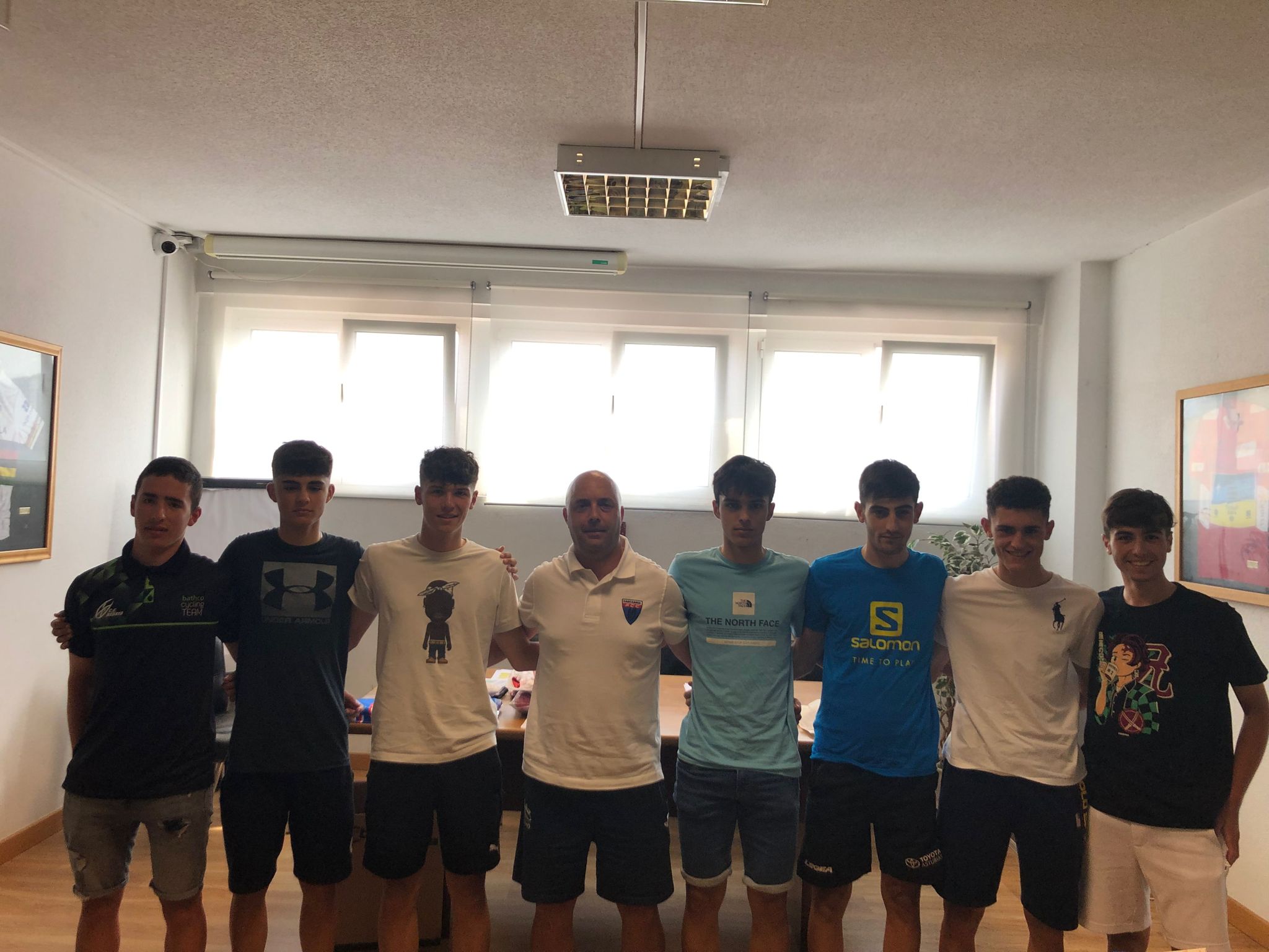 La selección cántabra de JJDDEE y Junior parte rumbo a Cartagena para los Campeonatos de España