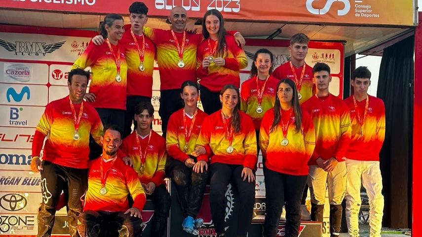 Miquel-Hernandez-y-Adriana-Dominguez-campeones-de-Espana-de-BMX-Racing-en-Alcoy