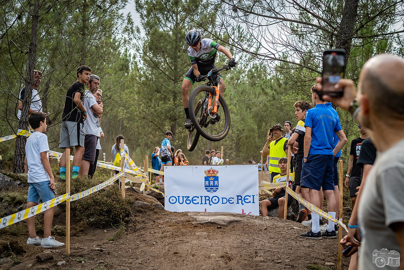 Lara Lois e Saúl López suman novos títulos do Campionato de Galicia de XCO en Outeiro de Rei