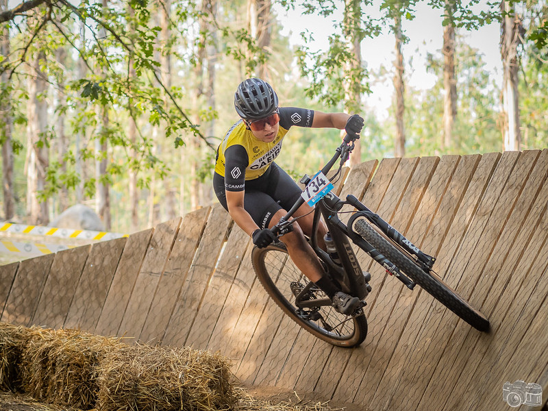 Lara Lois e Saúl López suman novos títulos do Campionato de Galicia de XCO en Outeiro de Rei