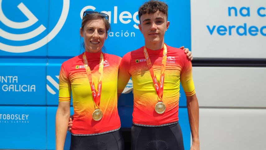 Lara-Lois-e-Alejandro-Garcia-tocan-o-ceo-coas-cores-de-Galicia-no-Campionato-de-Espana-XCO-