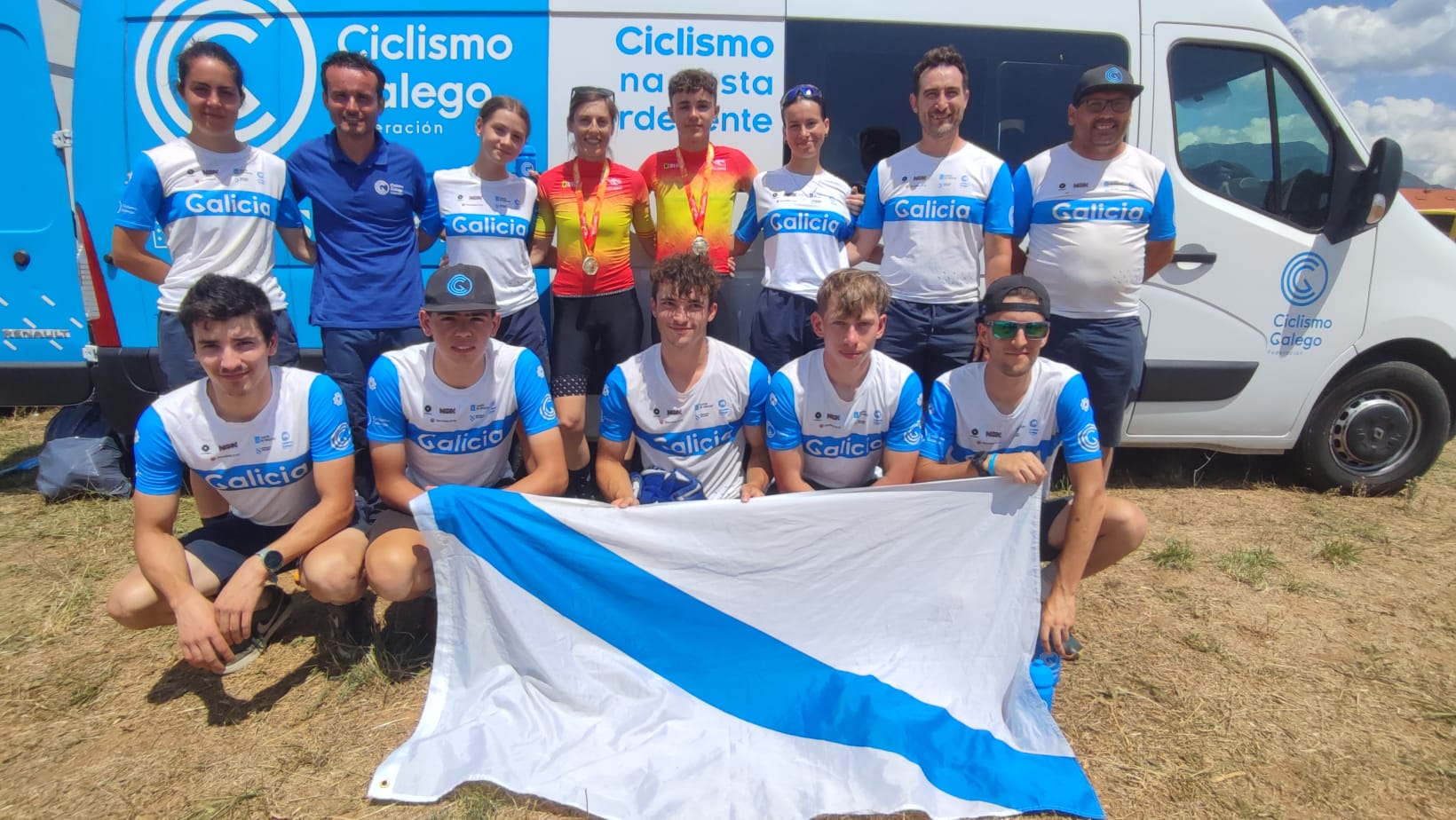 Lara Lois e Alejandro García tocan o ceo coas cores de Galicia no Campionato de España XCO