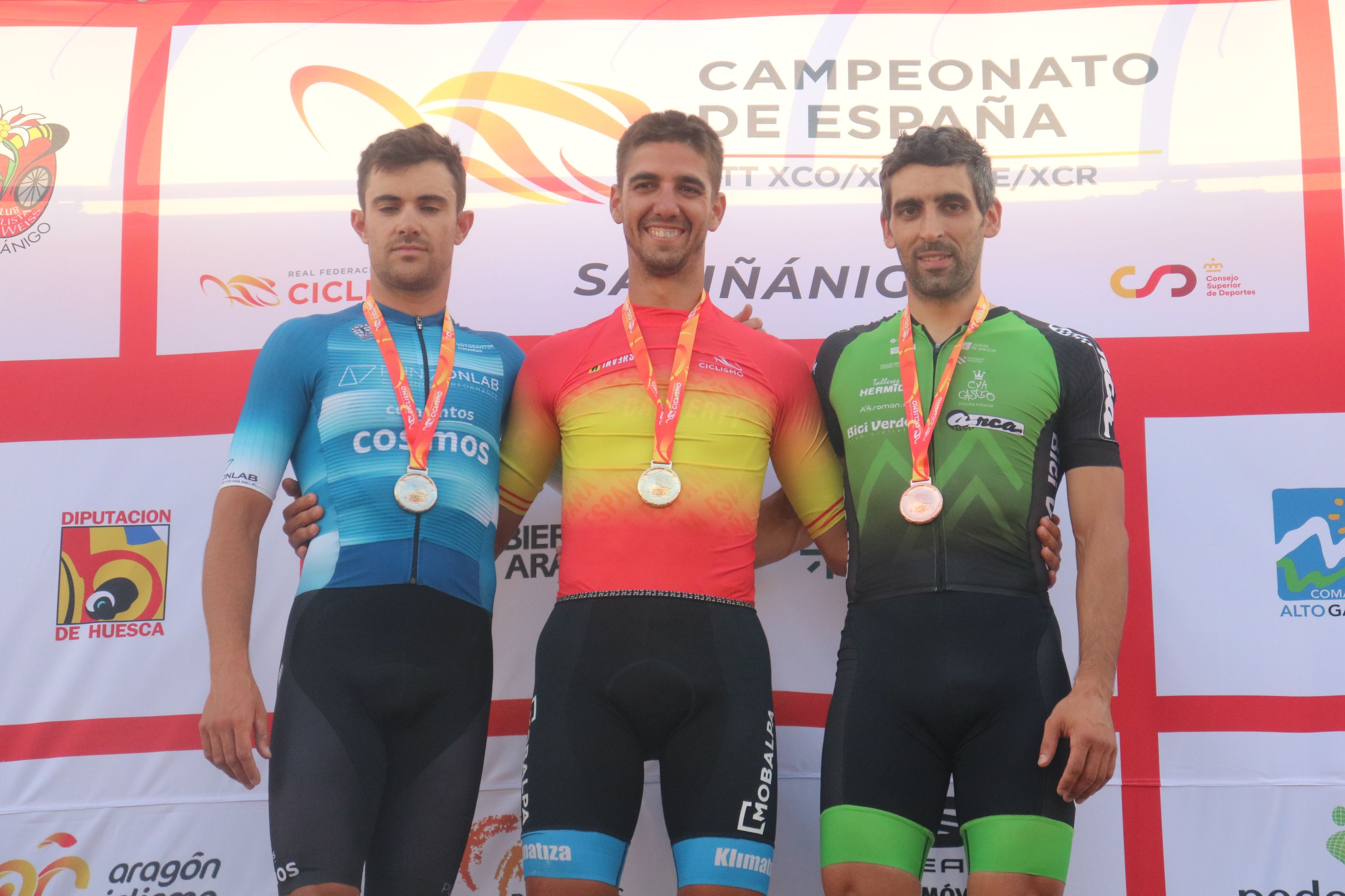 Lara Lois e Alejandro García tocan o ceo coas cores de Galicia no Campionato de España XCO