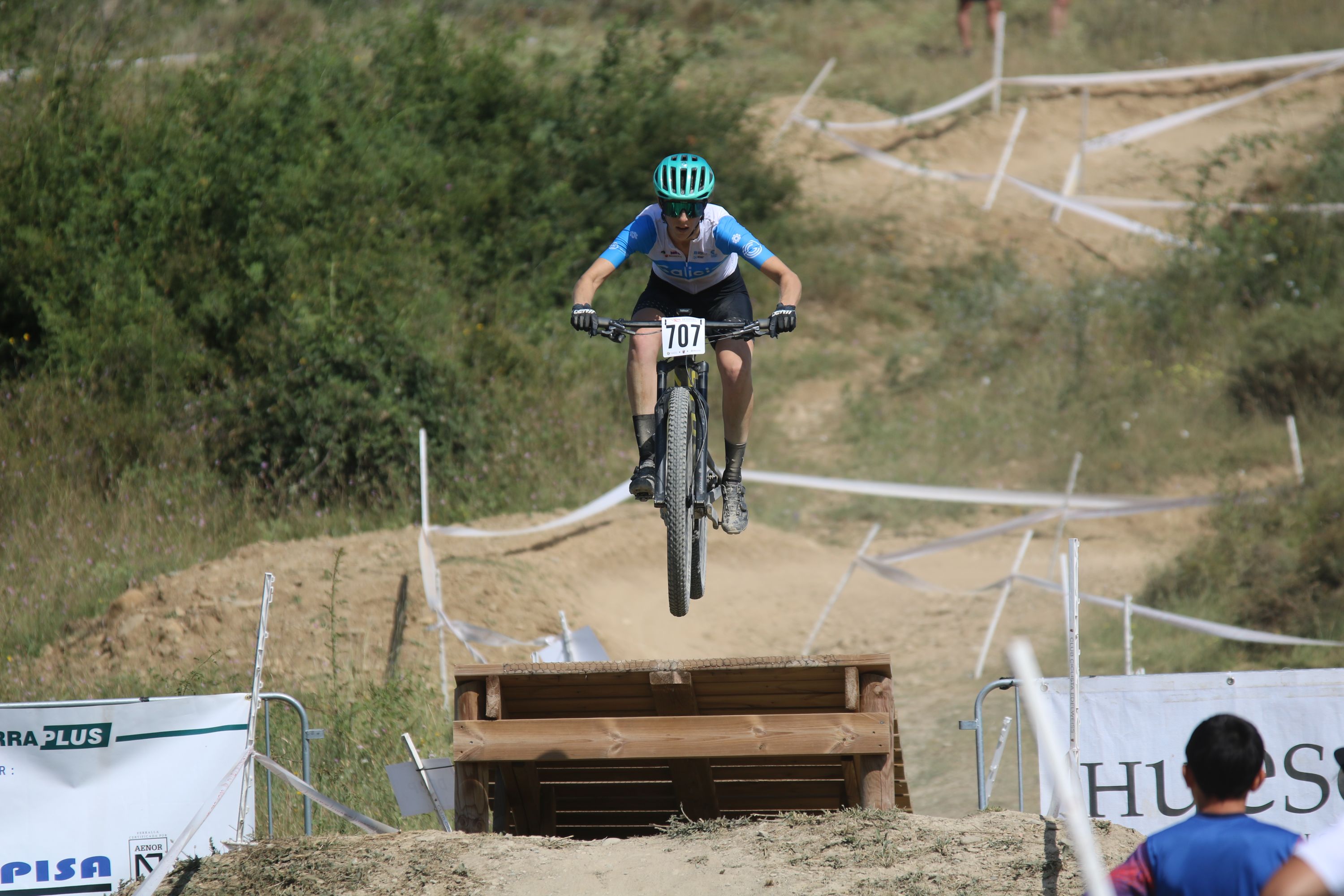 Lara Lois e Alejandro García tocan o ceo coas cores de Galicia no Campionato de España XCO