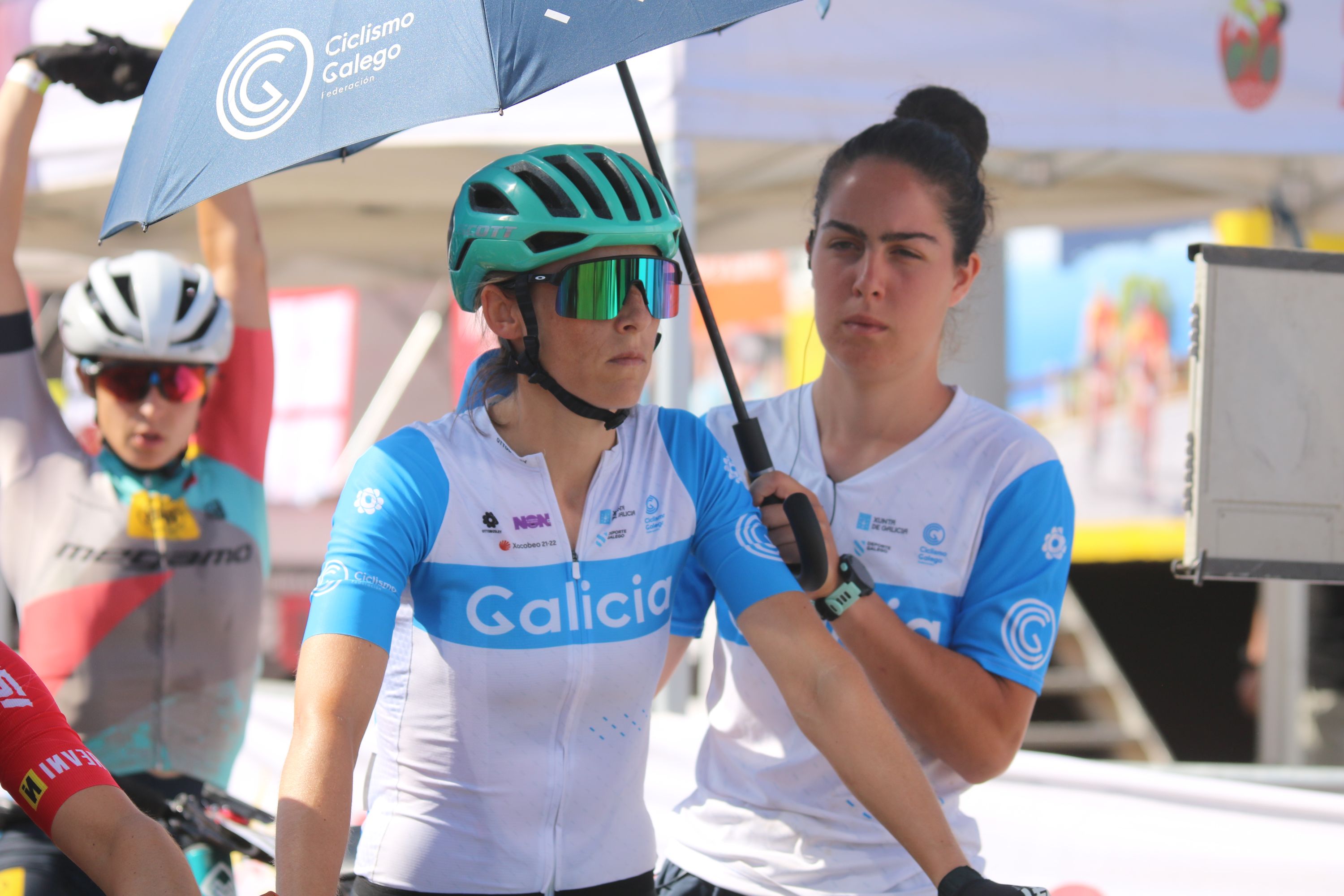 Lara Lois e Alejandro García tocan o ceo coas cores de Galicia no Campionato de España XCO