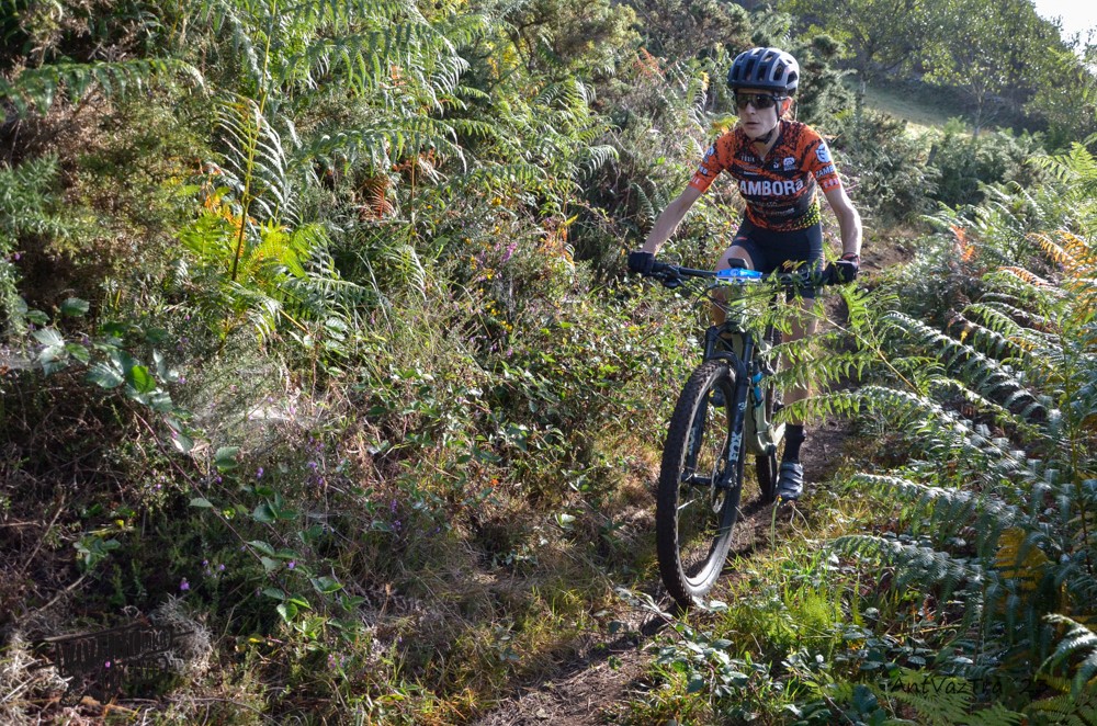 Susana Alonso e Diego Álvarez vístense en Viveiro como primeiros líderes Elite da Copa Galicia XCM