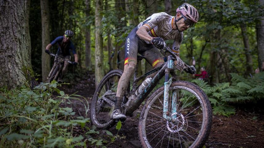 Sergio-Mantecon-con-una-gran-remontada-finaliza-en-17-posicion-en-el-Mundial-de-XCM-de-Glasgow