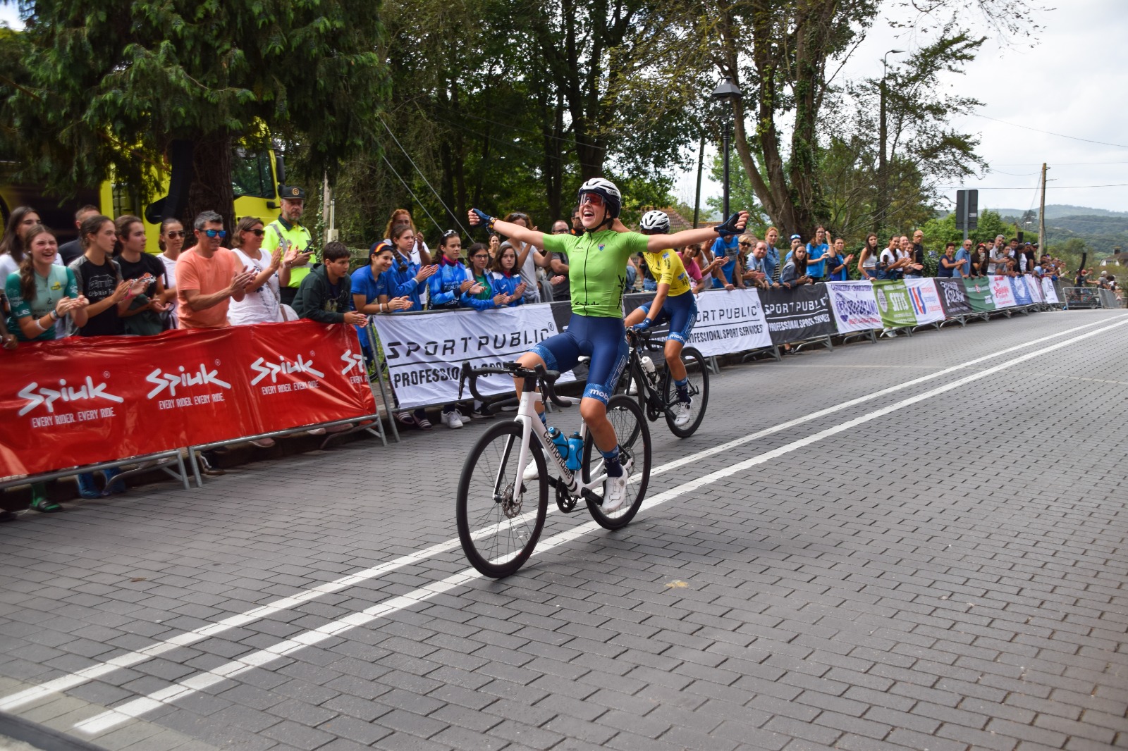 Magdalena Deya y Paula Ostiz ganan la Vuelta a Cantabria Femenina