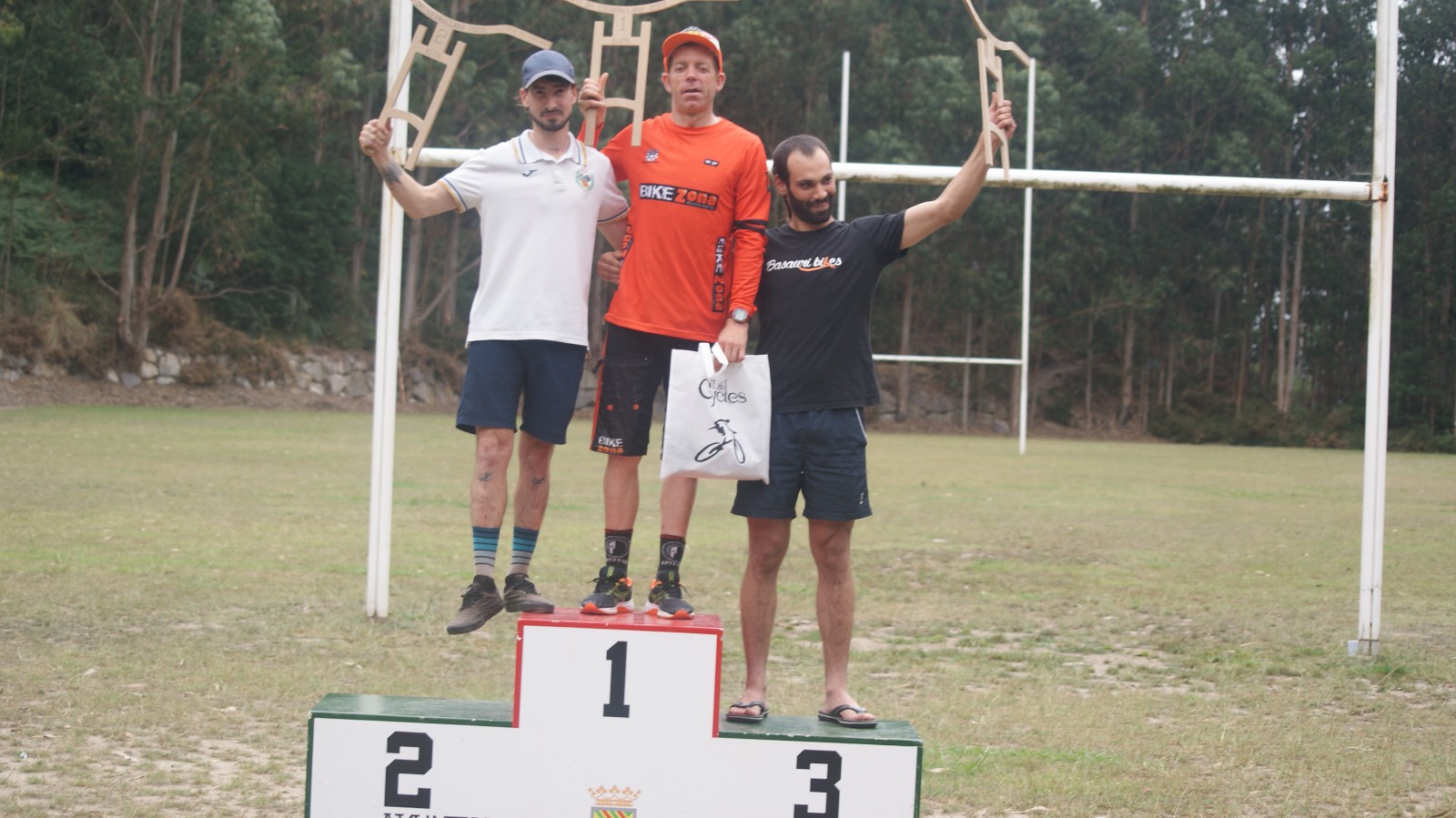 Se disputaron los Campeonatos de Cantabria BTT de Downhill en Sierrallana