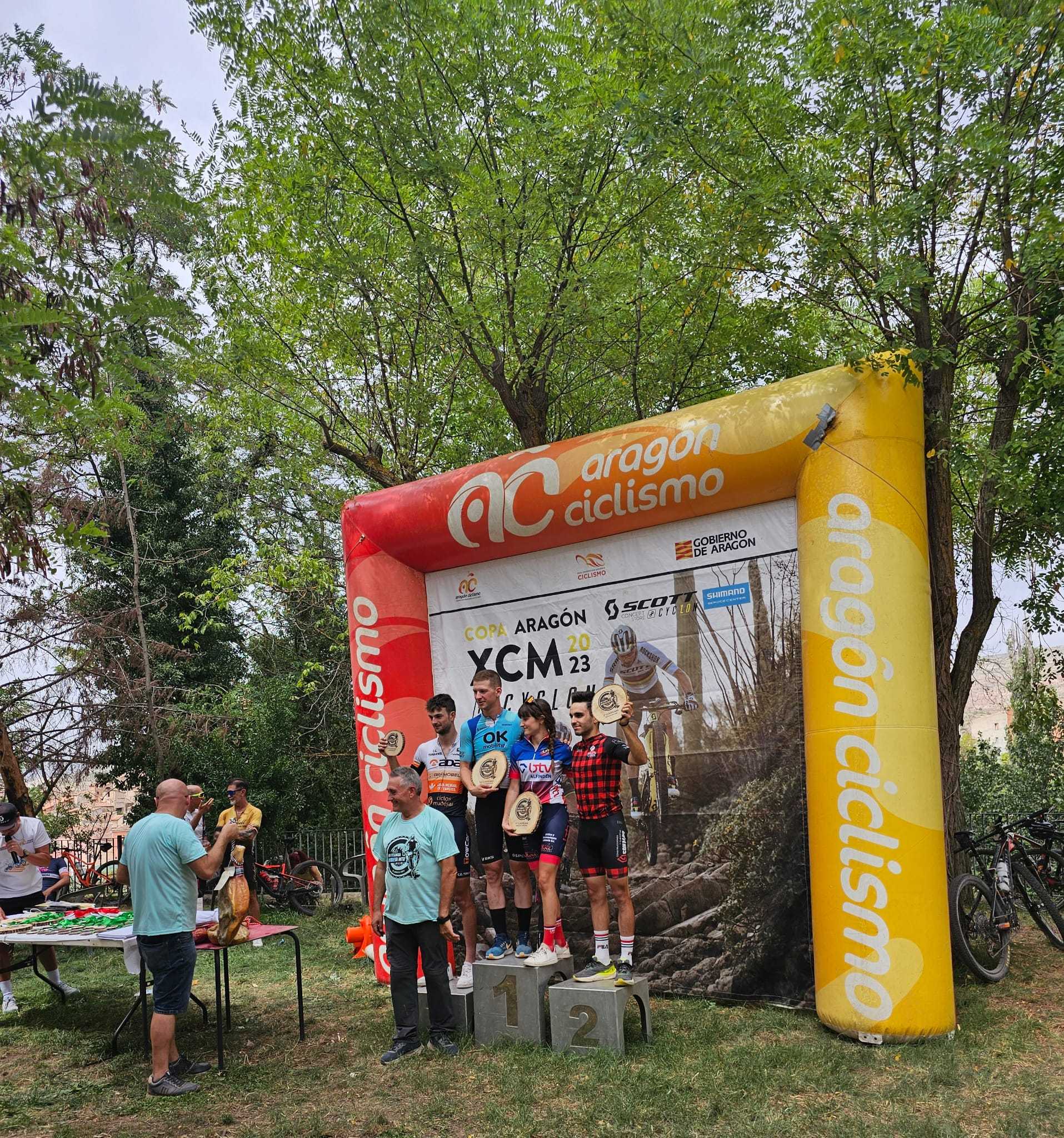 Nadia Castillo y Marc Labaila, líderes de la Copa XCM by Cyclon Zaragoza 2023