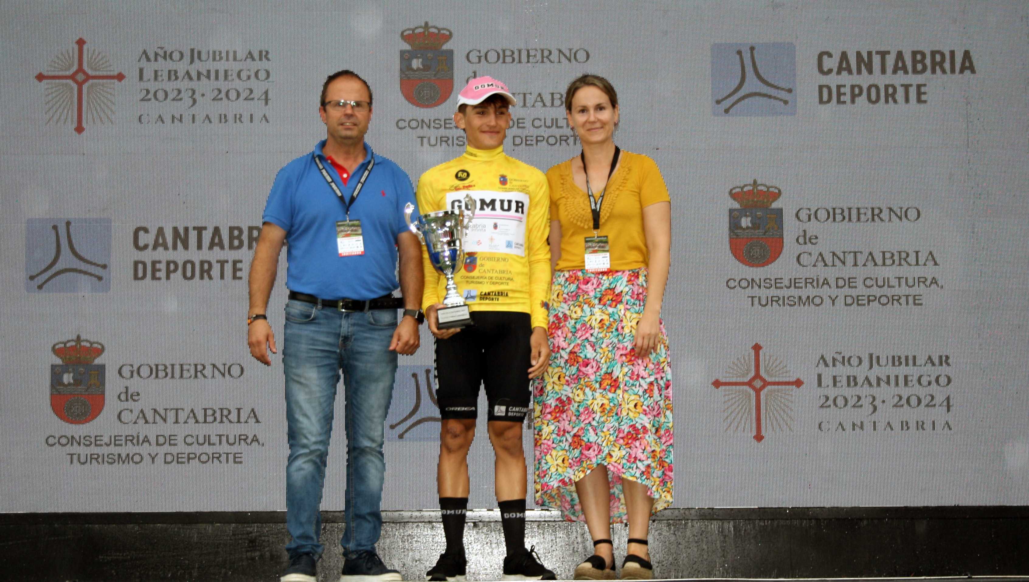 Daniel Caviá (Gomur) gana con fuerza en Vioño y es el primer líder de la Vuelta a Cantabria