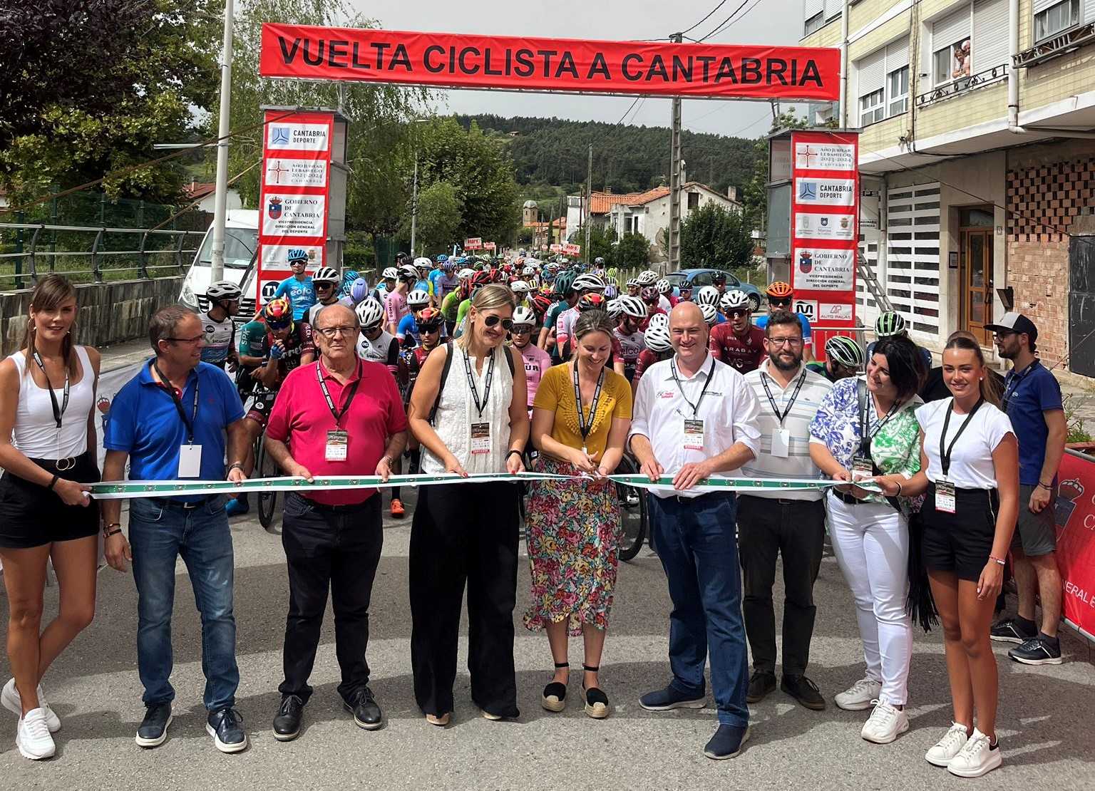 Daniel Caviá (Gomur) gana con fuerza en Vioño y es el primer líder de la Vuelta a Cantabria