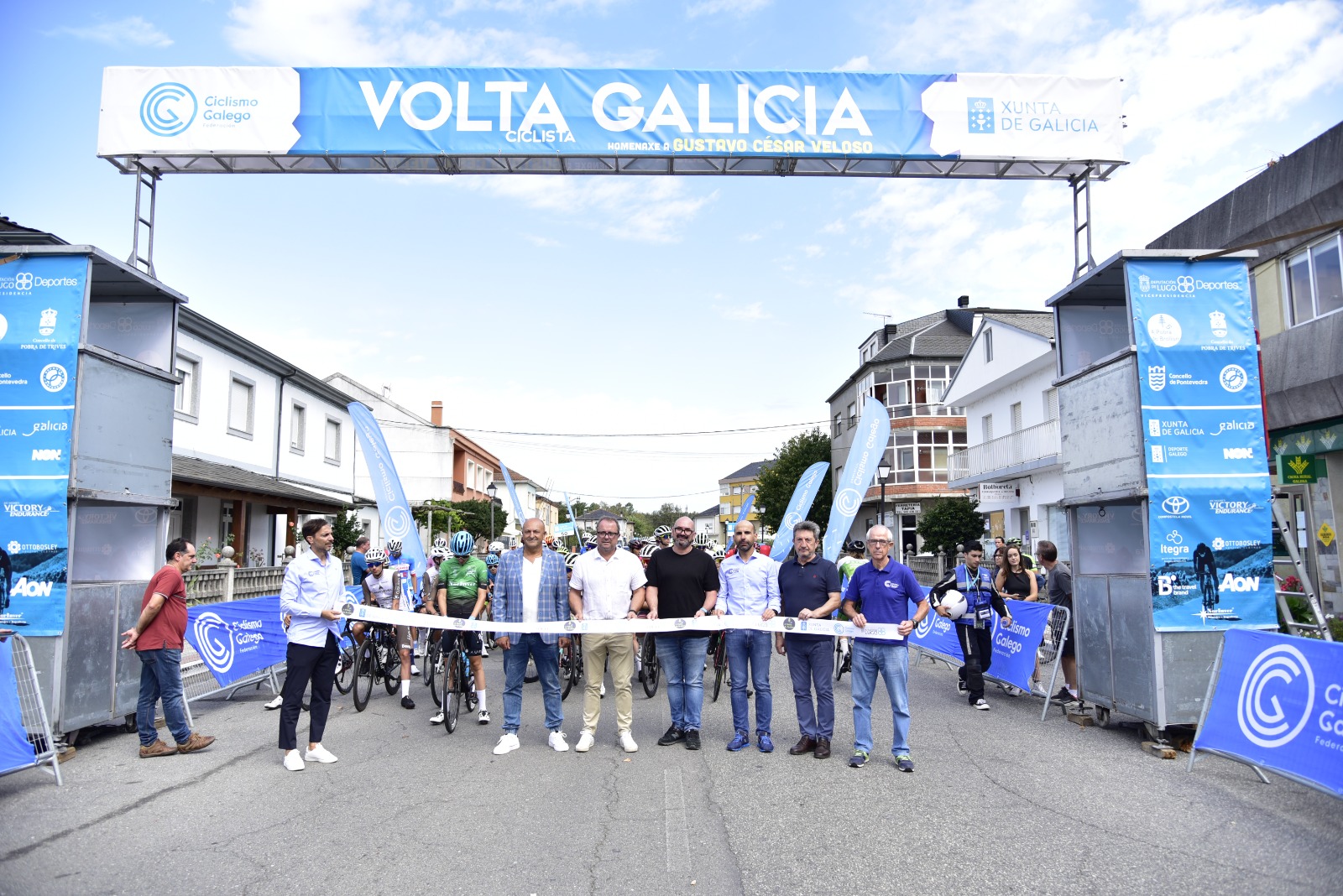 Pablo Ara alza os brazos en A Pobra do Brollón e Martín Rey asalta o liderado da Volta a Galicia