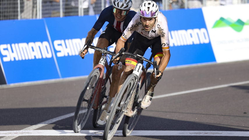 Alejandro-Valverde-a-un-peldano-del-podio-en-el-Mundial-de-Gravel