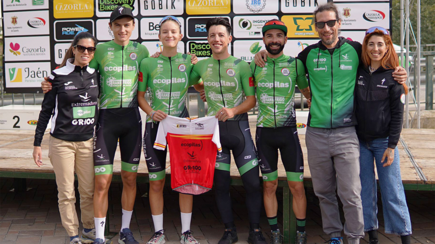 MANU-CORDERO-Y-MARiA-REYES-MURILLO-EXTREMADURA-ECOPILAS-CERTIFICAN-EN-CAZORLA-SU-VICTORIA-FINAL-