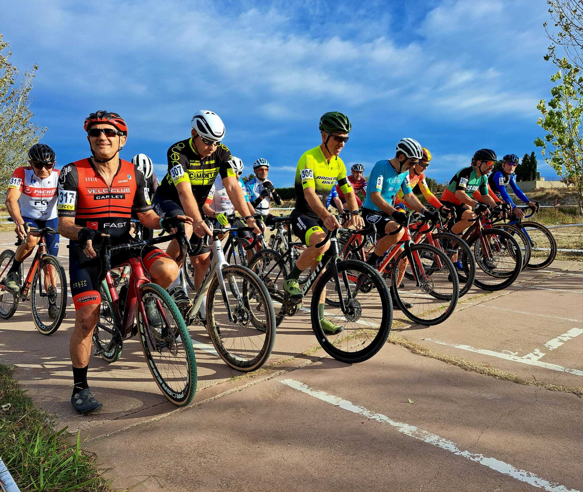 RAÚL MIRA Y SUSANA PÉREZ ARRASAN EN EL XXI CX CIUTAT DE CARLET