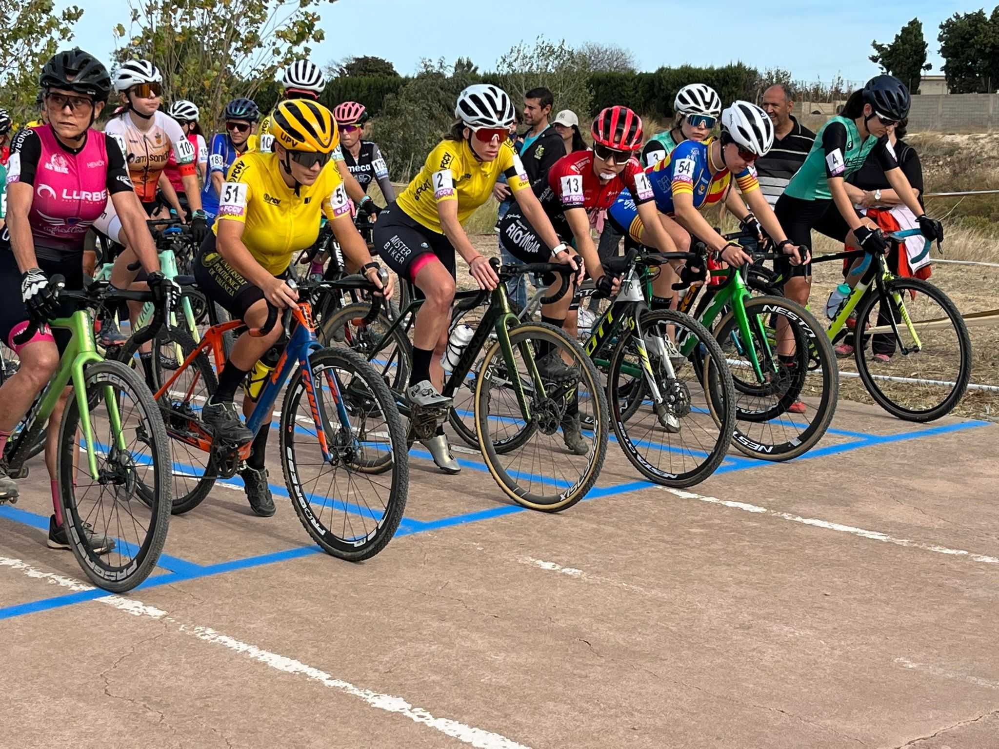 RAÚL MIRA Y SUSANA PÉREZ ARRASAN EN EL XXI CX CIUTAT DE CARLET