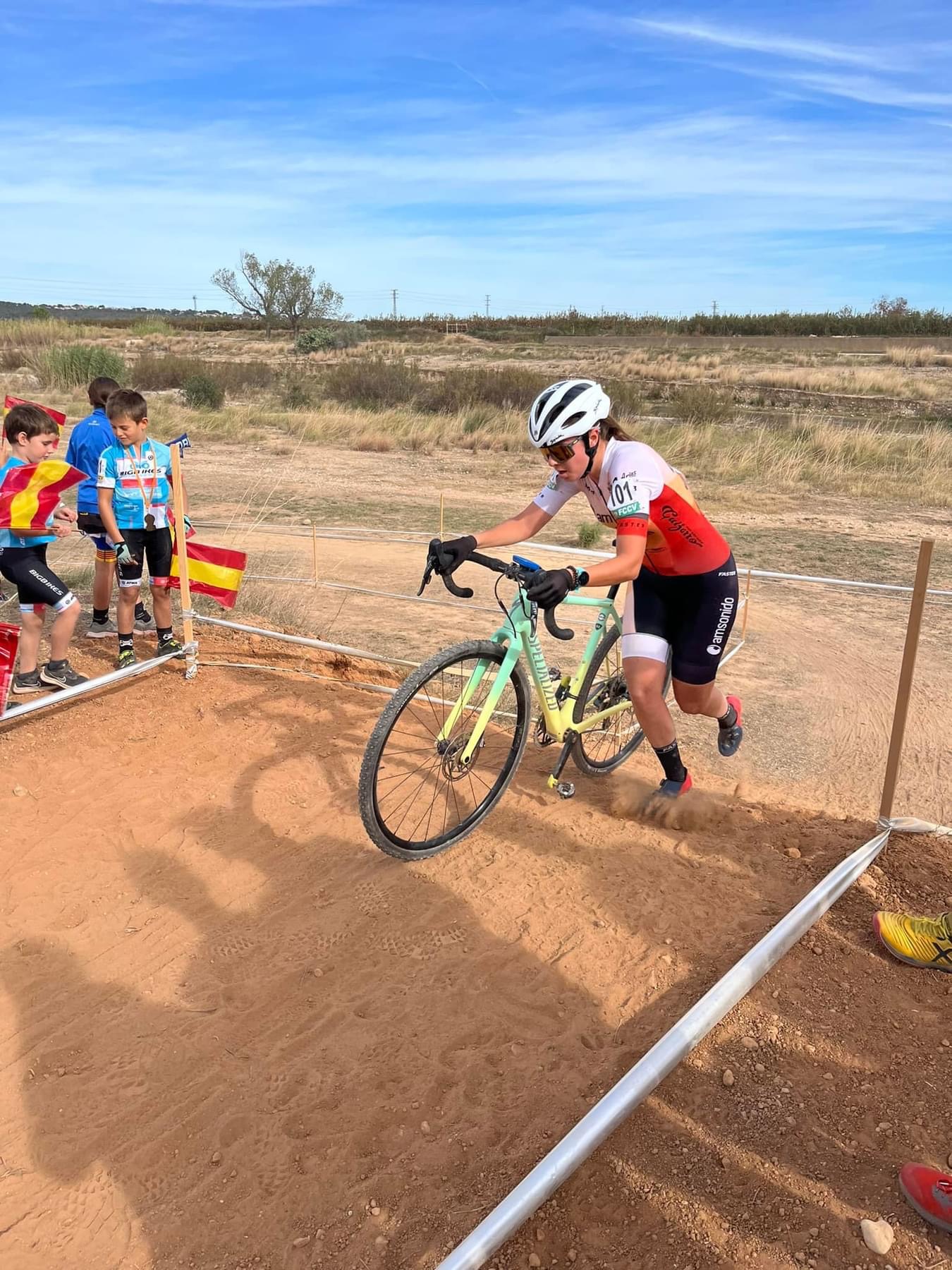 RAÚL MIRA Y SUSANA PÉREZ ARRASAN EN EL XXI CX CIUTAT DE CARLET