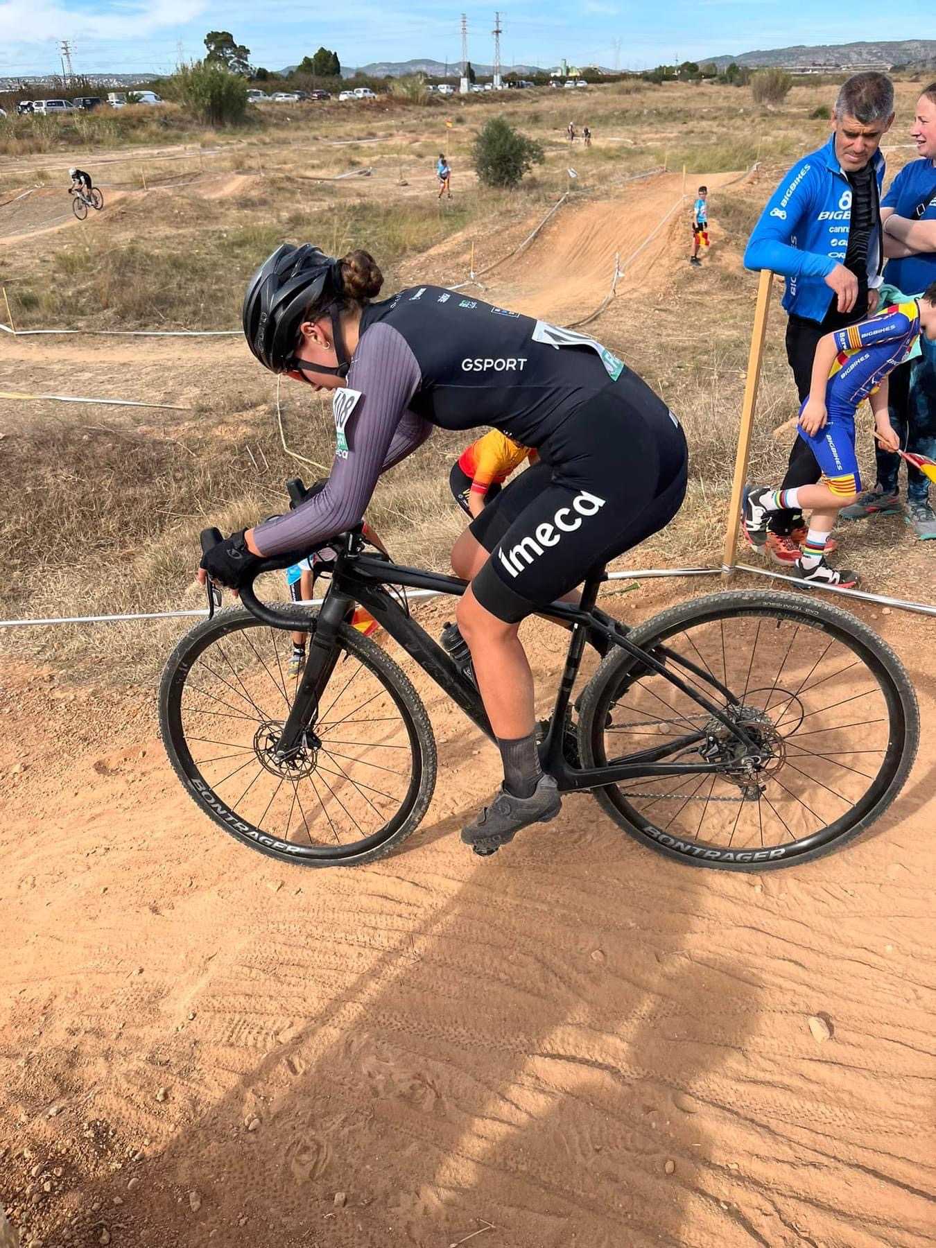 RAÚL MIRA Y SUSANA PÉREZ ARRASAN EN EL XXI CX CIUTAT DE CARLET