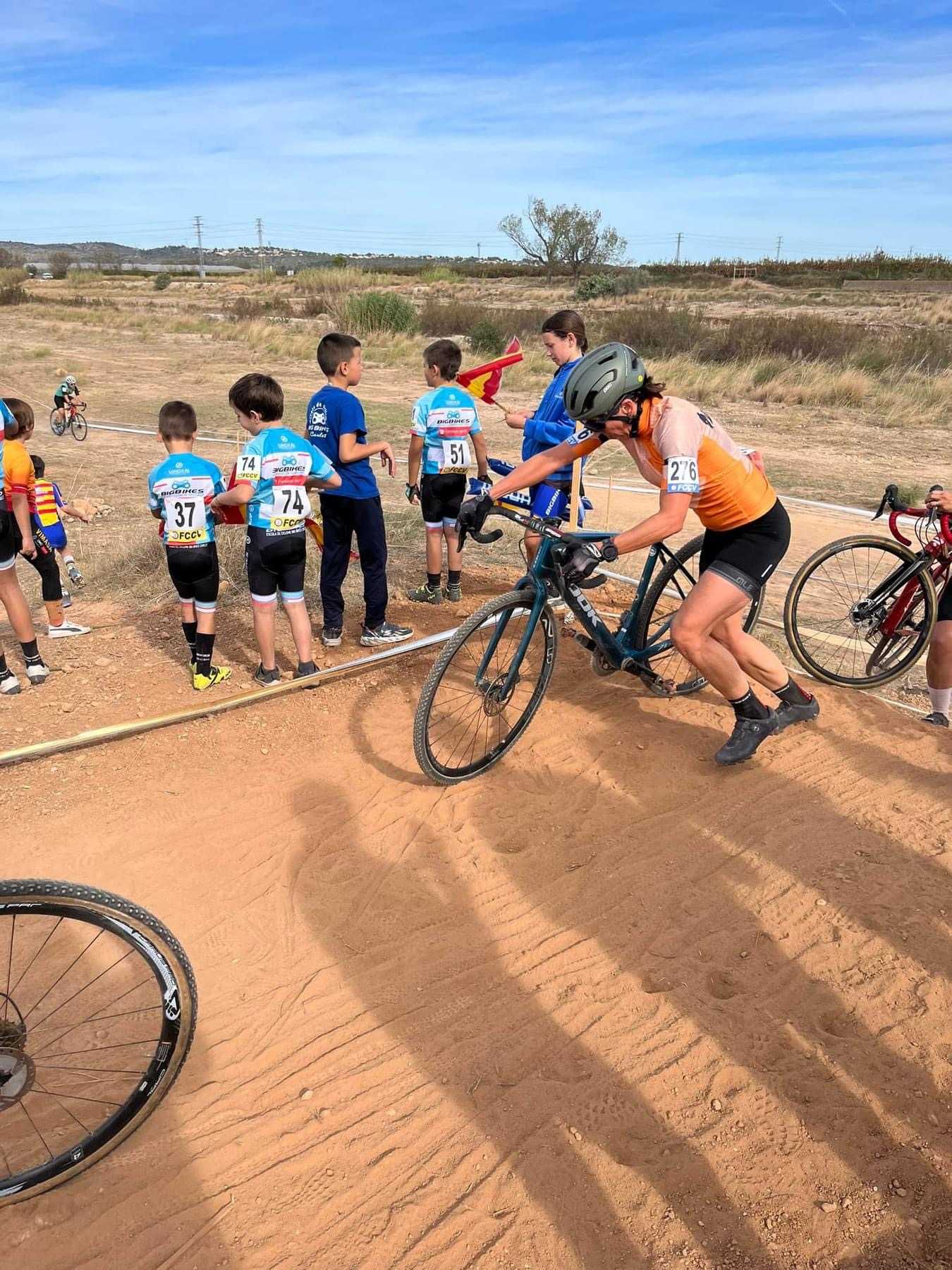 RAÚL MIRA Y SUSANA PÉREZ ARRASAN EN EL XXI CX CIUTAT DE CARLET