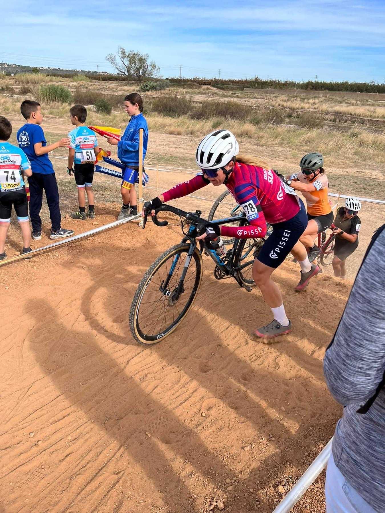 RAÚL MIRA Y SUSANA PÉREZ ARRASAN EN EL XXI CX CIUTAT DE CARLET