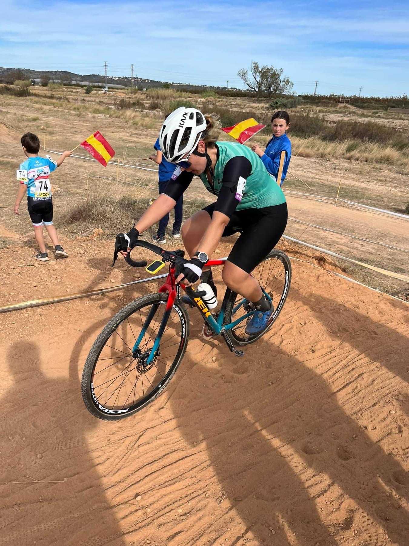 RAÚL MIRA Y SUSANA PÉREZ ARRASAN EN EL XXI CX CIUTAT DE CARLET