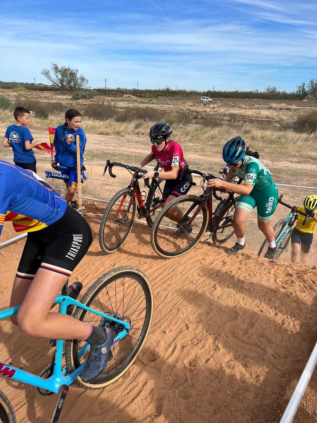 RAÚL MIRA Y SUSANA PÉREZ ARRASAN EN EL XXI CX CIUTAT DE CARLET