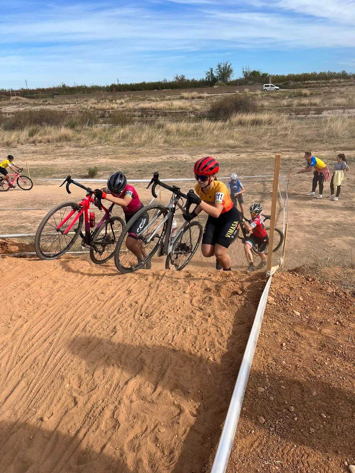 RAÚL MIRA Y SUSANA PÉREZ ARRASAN EN EL XXI CX CIUTAT DE CARLET