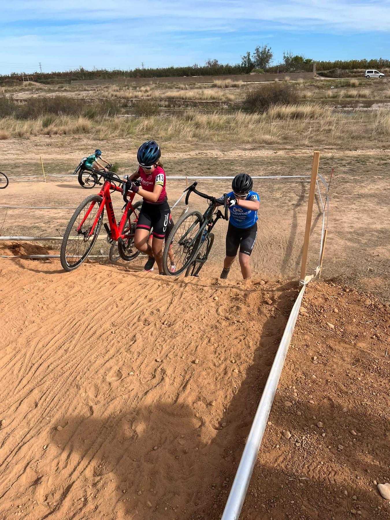 RAÚL MIRA Y SUSANA PÉREZ ARRASAN EN EL XXI CX CIUTAT DE CARLET