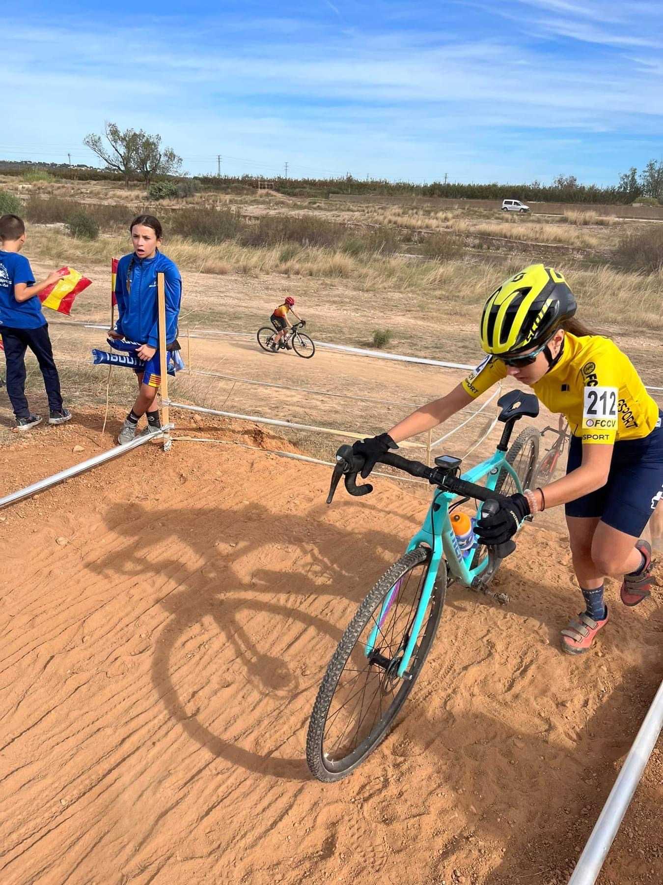 RAÚL MIRA Y SUSANA PÉREZ ARRASAN EN EL XXI CX CIUTAT DE CARLET