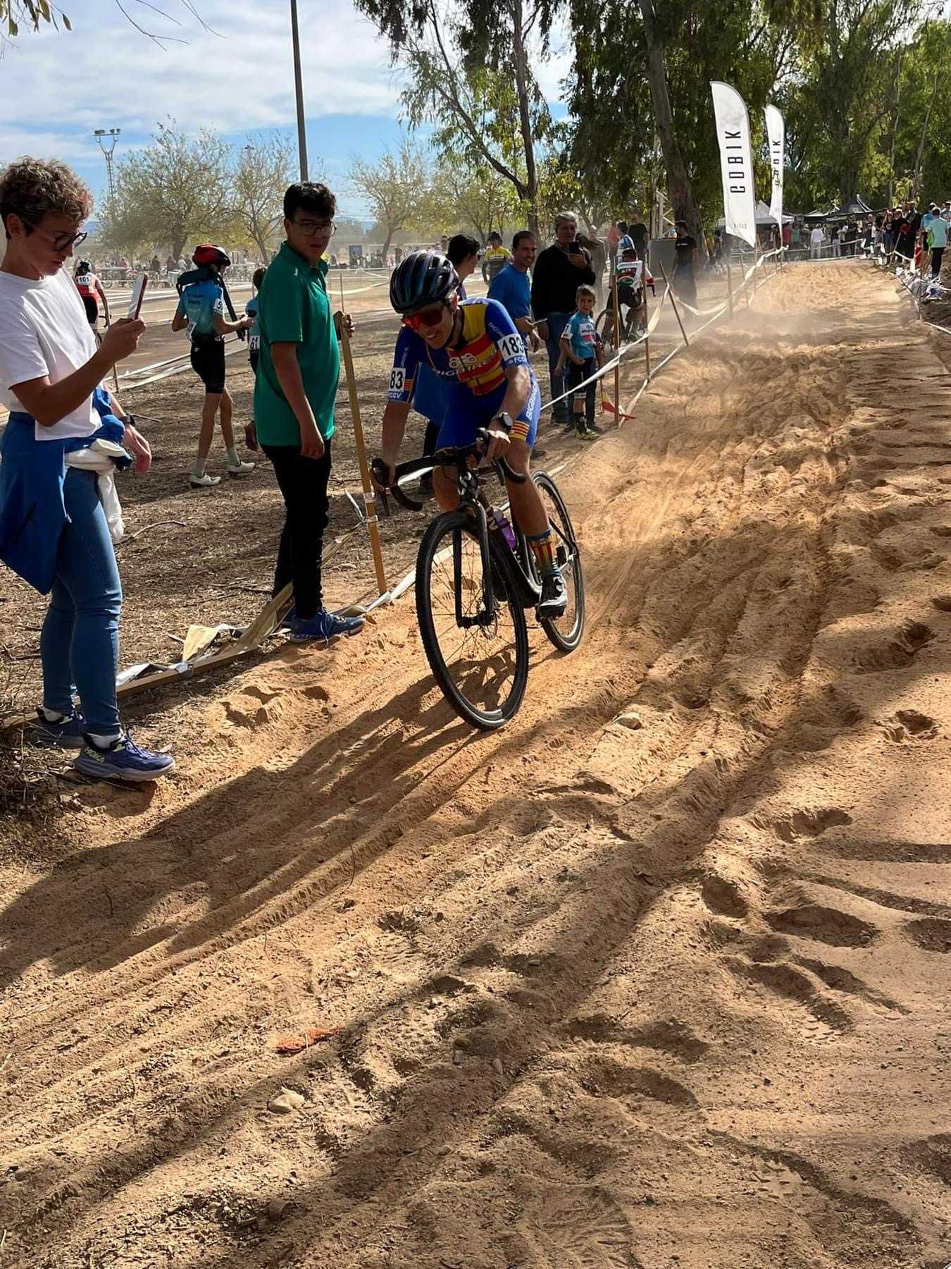 RAÚL MIRA Y SUSANA PÉREZ ARRASAN EN EL XXI CX CIUTAT DE CARLET