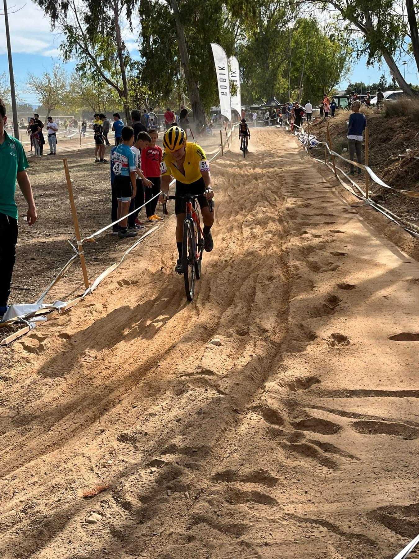 RAÚL MIRA Y SUSANA PÉREZ ARRASAN EN EL XXI CX CIUTAT DE CARLET
