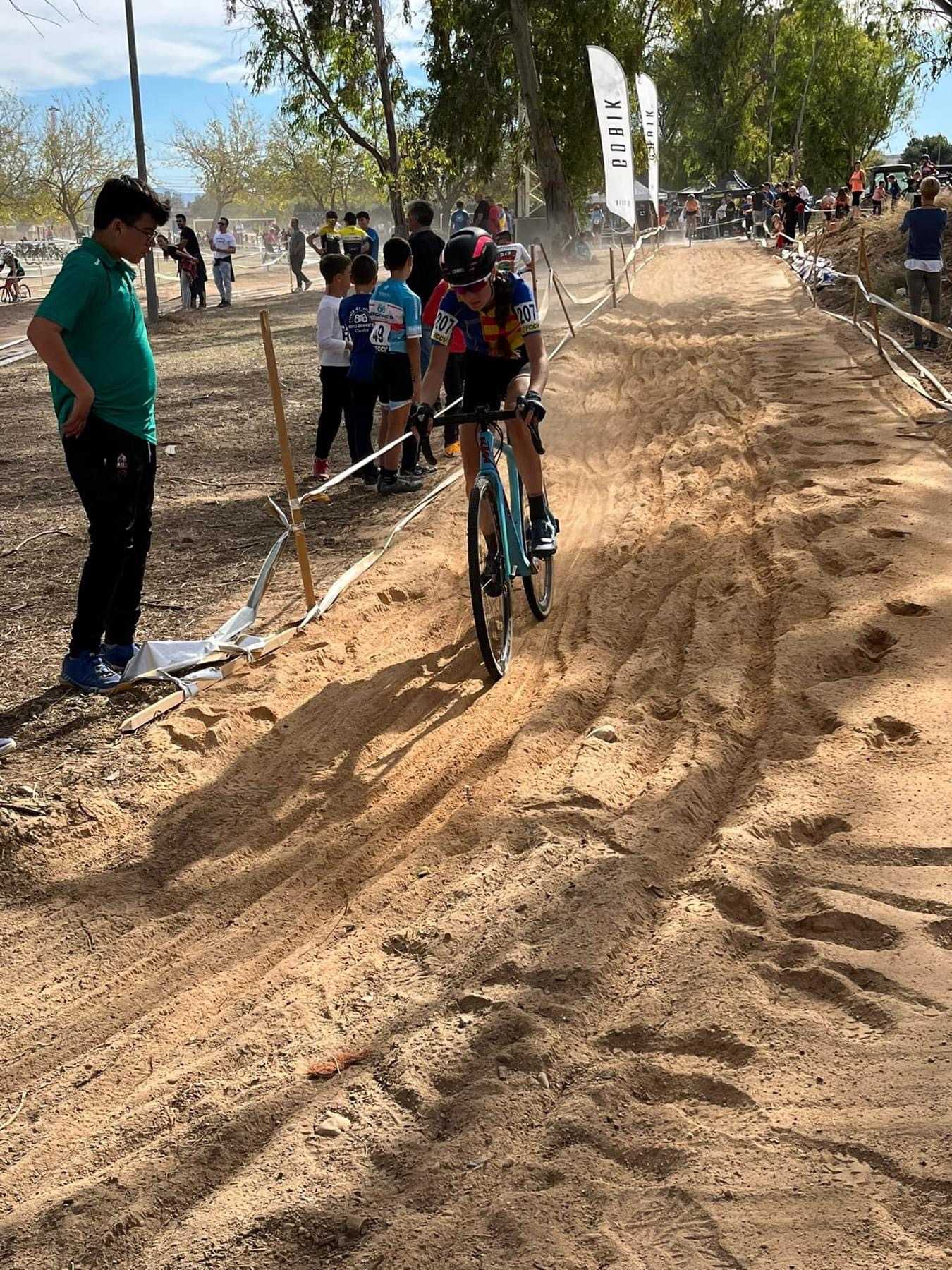 RAÚL MIRA Y SUSANA PÉREZ ARRASAN EN EL XXI CX CIUTAT DE CARLET