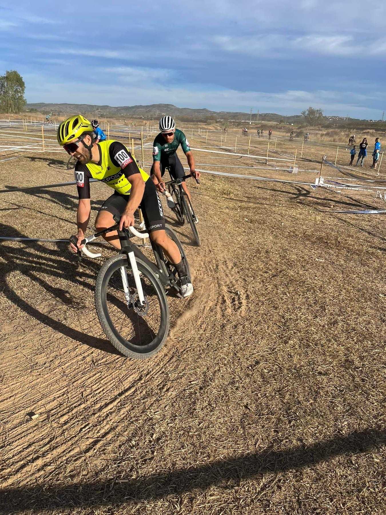 RAÚL MIRA Y SUSANA PÉREZ ARRASAN EN EL XXI CX CIUTAT DE CARLET