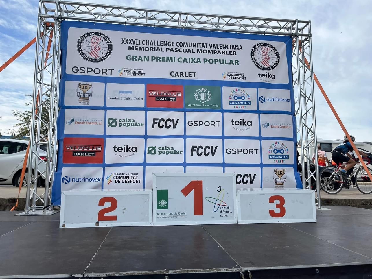 RAÚL MIRA Y SUSANA PÉREZ ARRASAN EN EL XXI CX CIUTAT DE CARLET