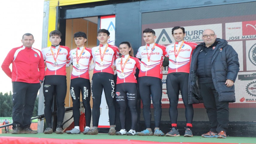 Plata-del-Team-Relay-en-los-Campeonatos-de-Espana-de-Ciclocross-en-Amurrio