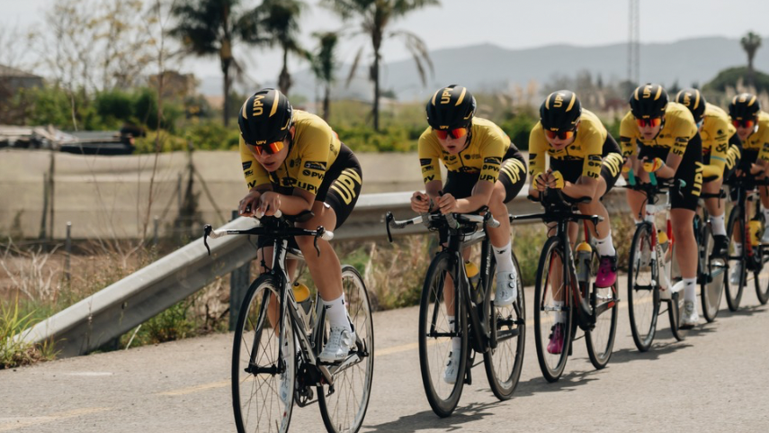 El-equipo-femenino-UPV-Womena��s-Cycling-Team-abrira-la-primera-etapa-de-La-Vuelta-Femenina-by-Carrefour