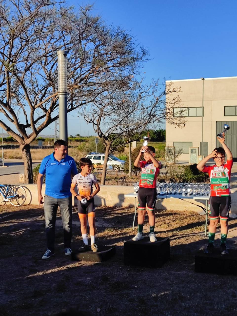 Más de 200 niños y niñas disfrutan en el XII Trofeu Escoles de Ciclisme Guti-Vinalesa