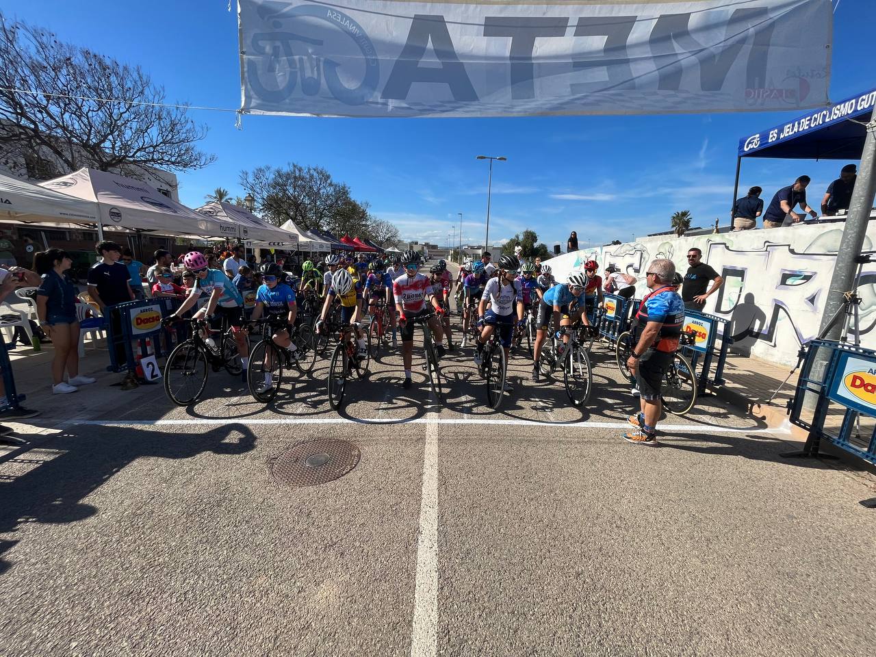 Más de 200 niños y niñas disfrutan en el XII Trofeu Escoles de Ciclisme Guti-Vinalesa