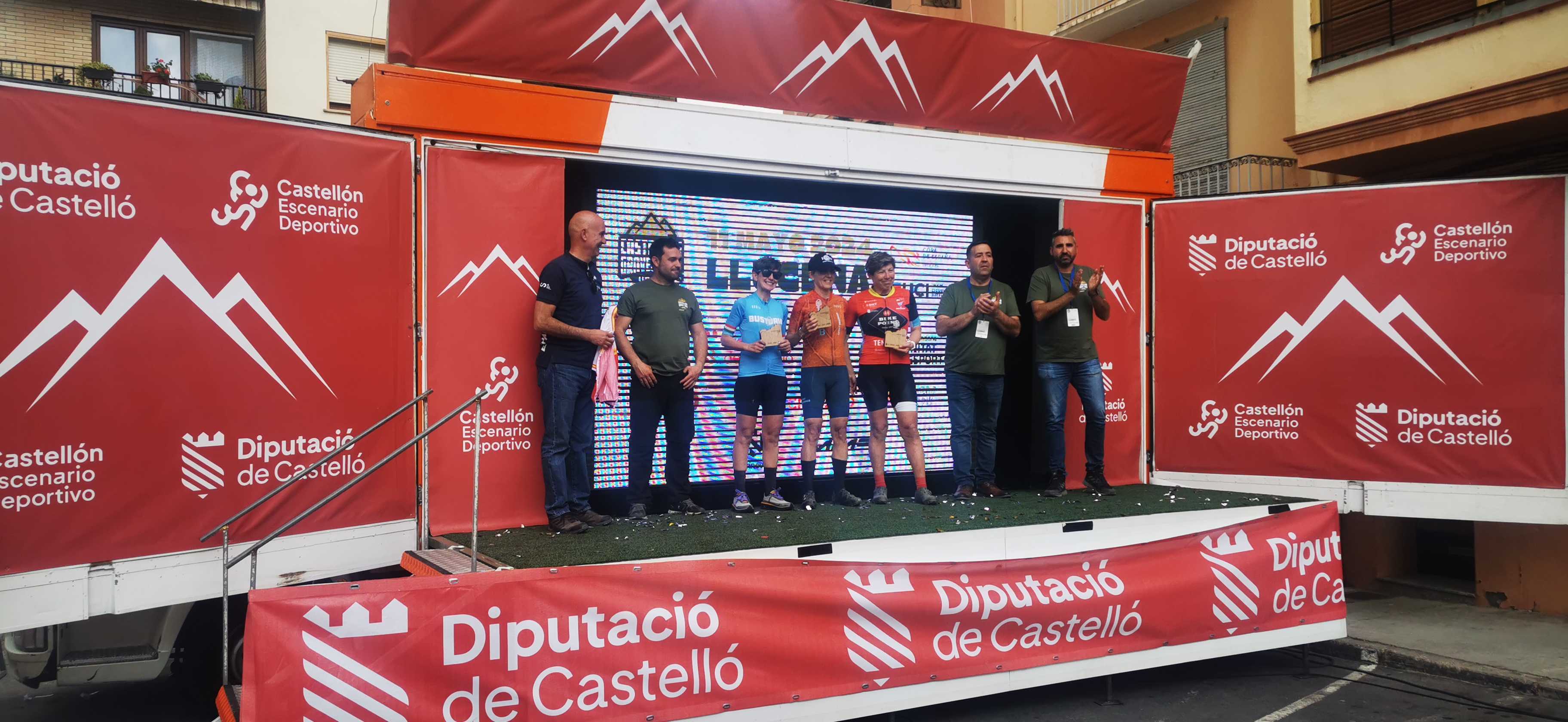 Alejandro Valverde y Sofía Rodríguez triunfan en la Castellón Gravel Race