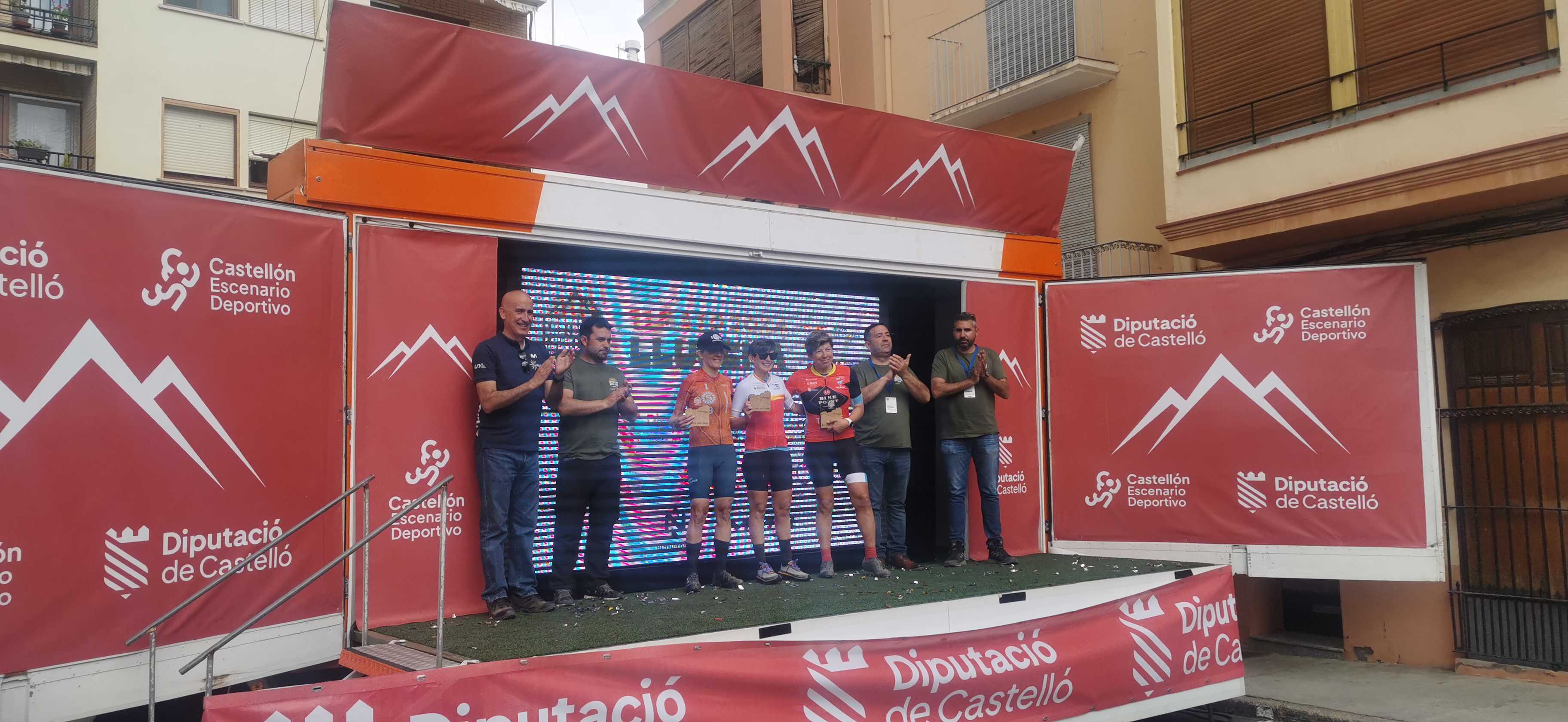 Alejandro Valverde y Sofía Rodríguez triunfan en la Castellón Gravel Race