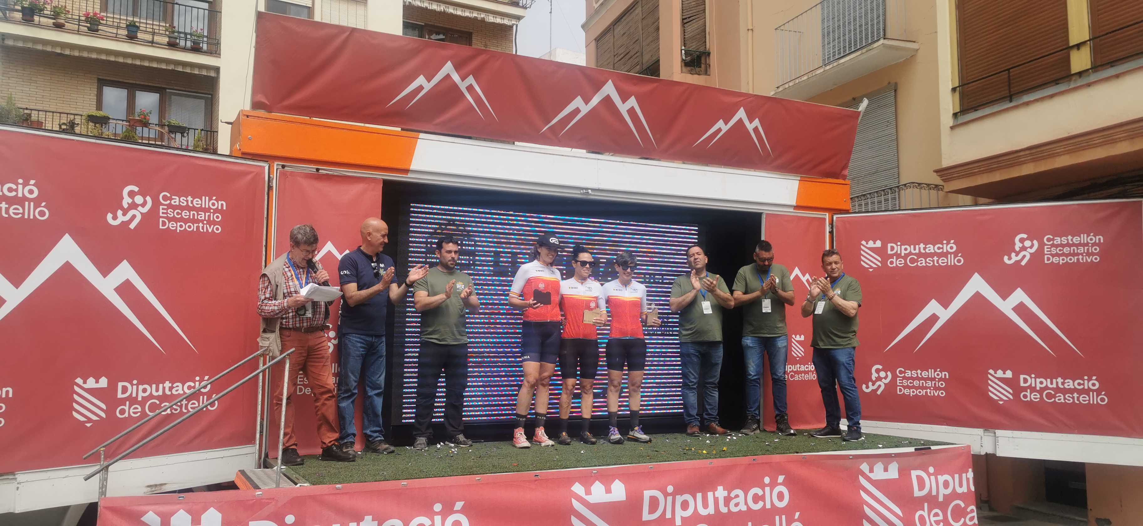 Alejandro Valverde y Sofía Rodríguez triunfan en la Castellón Gravel Race