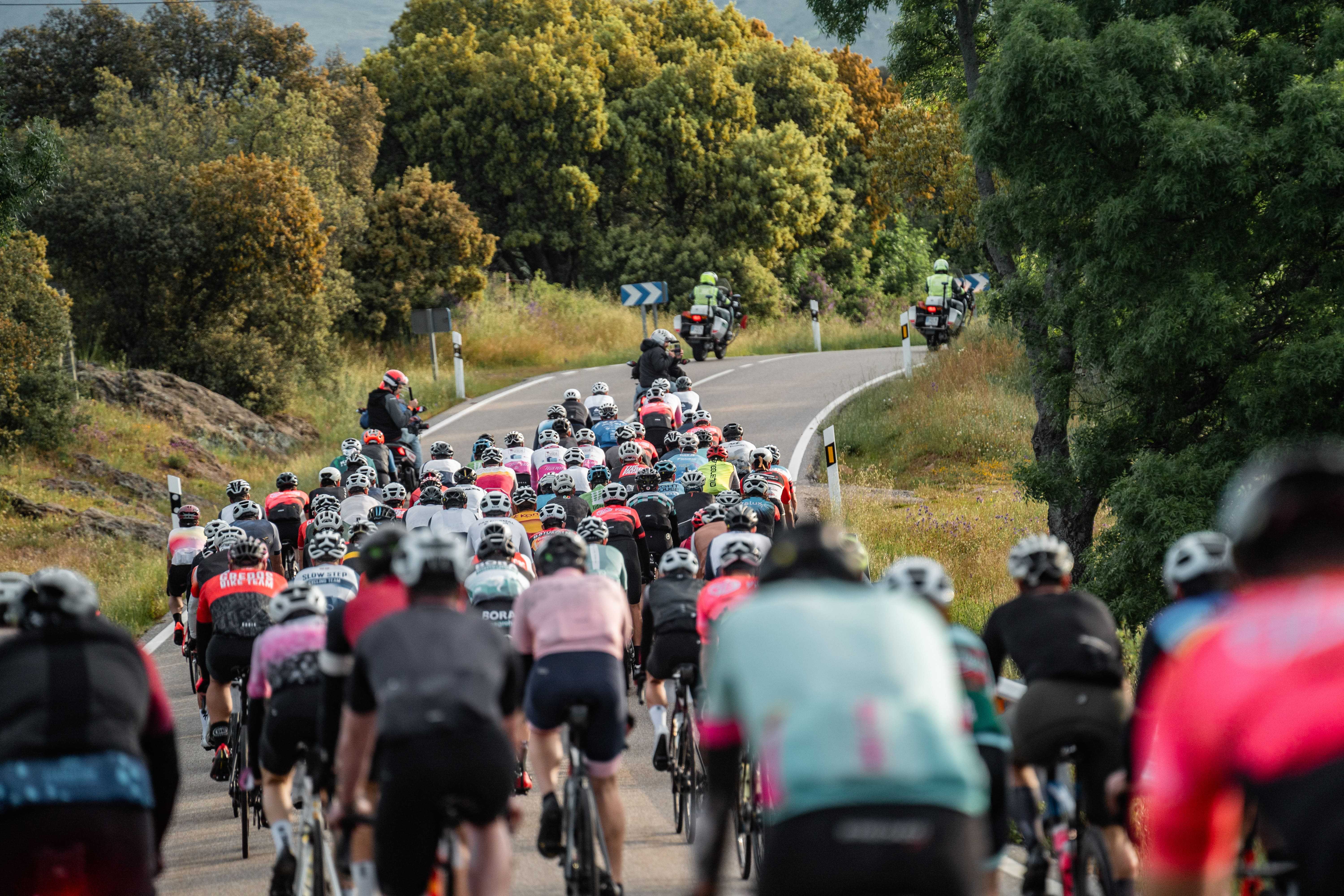 LA COMUNIDAD DE MADRID 7 PICOS REUNE A MÁS DE 1.000 CICLISTAS EN UNA EXITOSA 3ª EDICIÓN