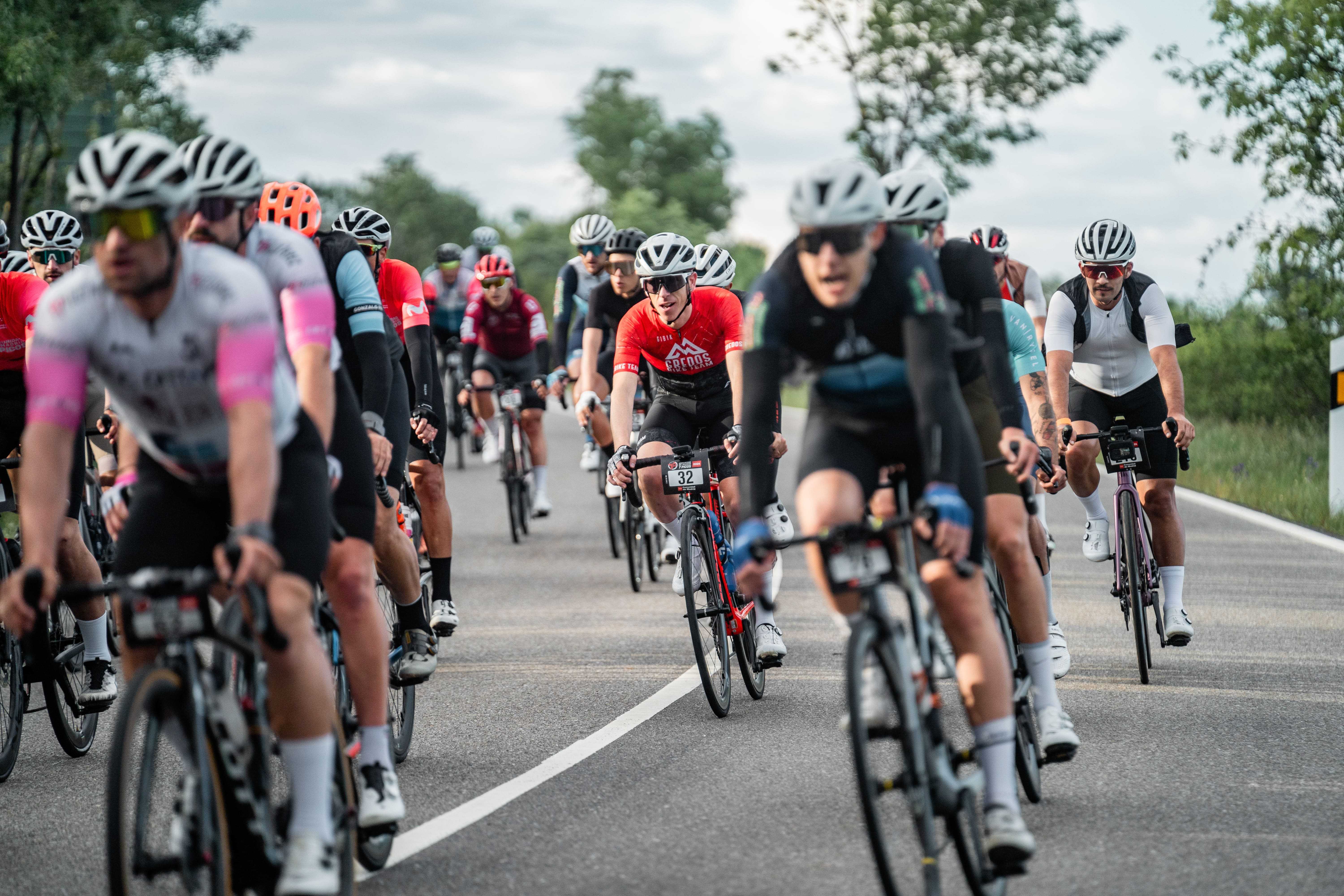 LA COMUNIDAD DE MADRID 7 PICOS REUNE A MÁS DE 1.000 CICLISTAS EN UNA EXITOSA 3ª EDICIÓN