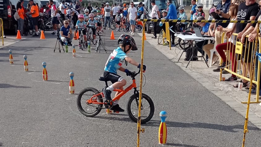 Escuelas-de-la-provincia-de-Valencia-se-reunen-en-Catadau-en-la-septima-prueba-del-calendario