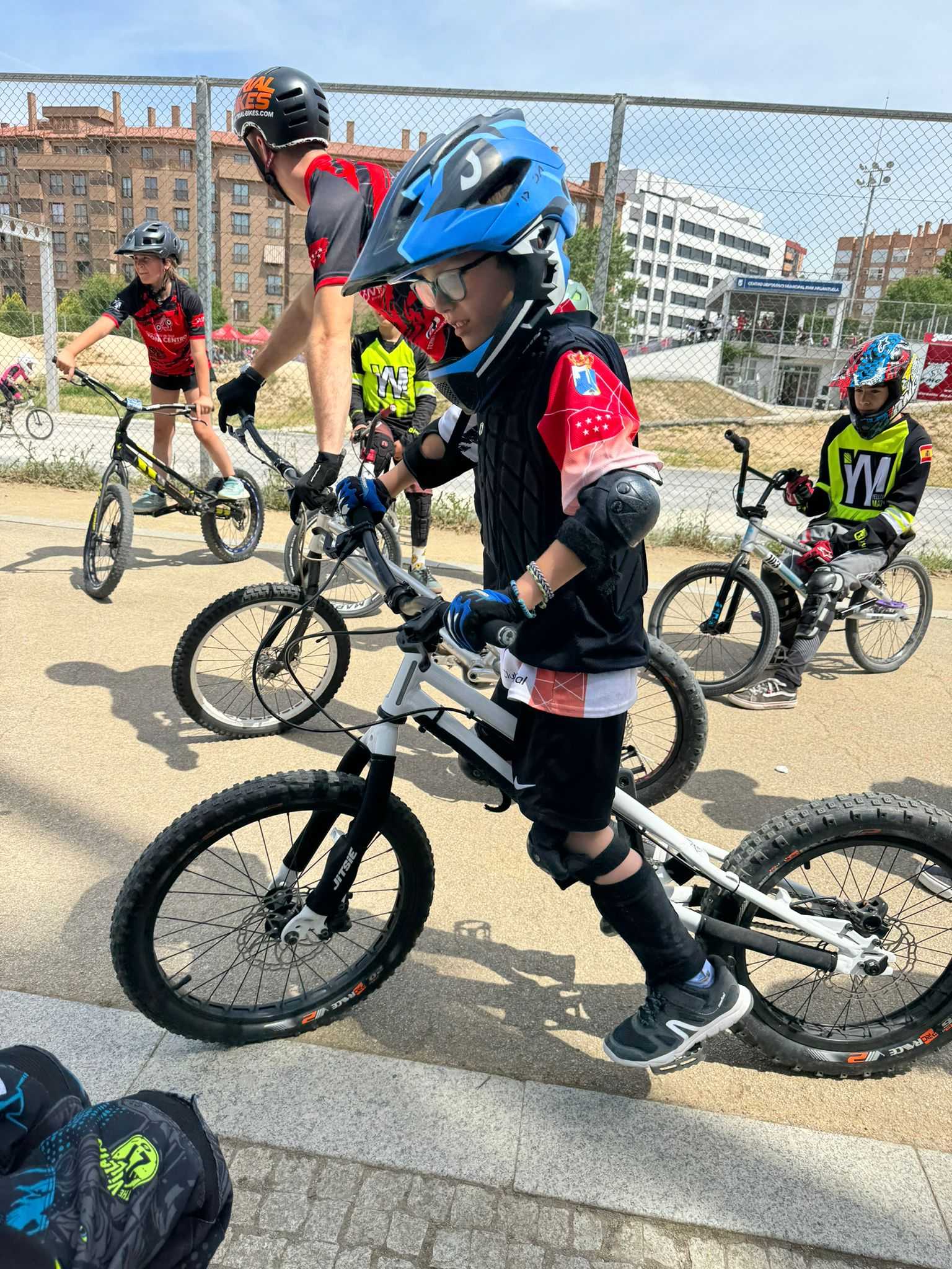 Presentación de las distintas escuelas de BMX, Trial, MTB y Carretera de la Comunidad de Madrid.