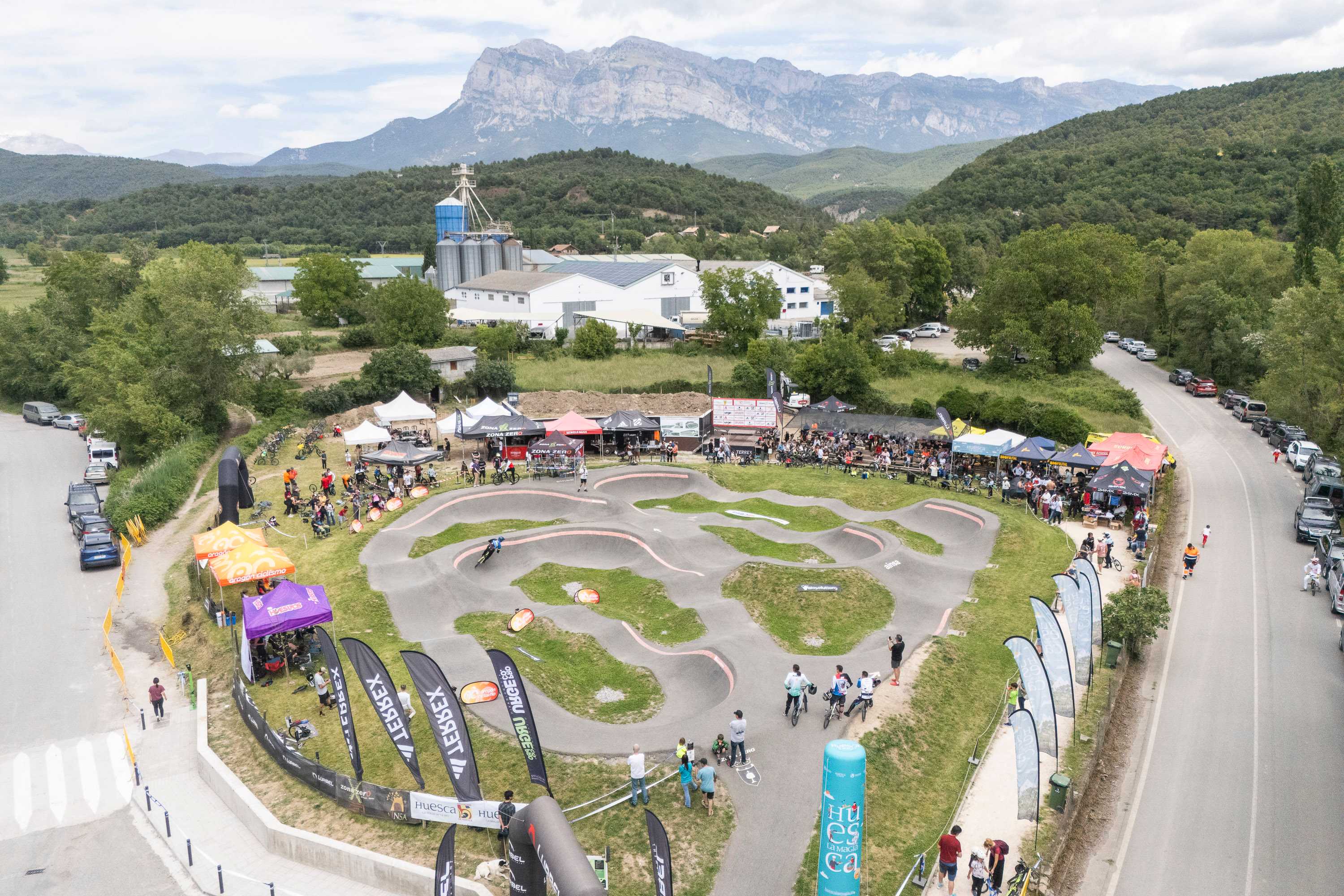 Aínsa vuelve a convertirse en la capital del MTB pump track de la mano de Zona Zero Pirineos