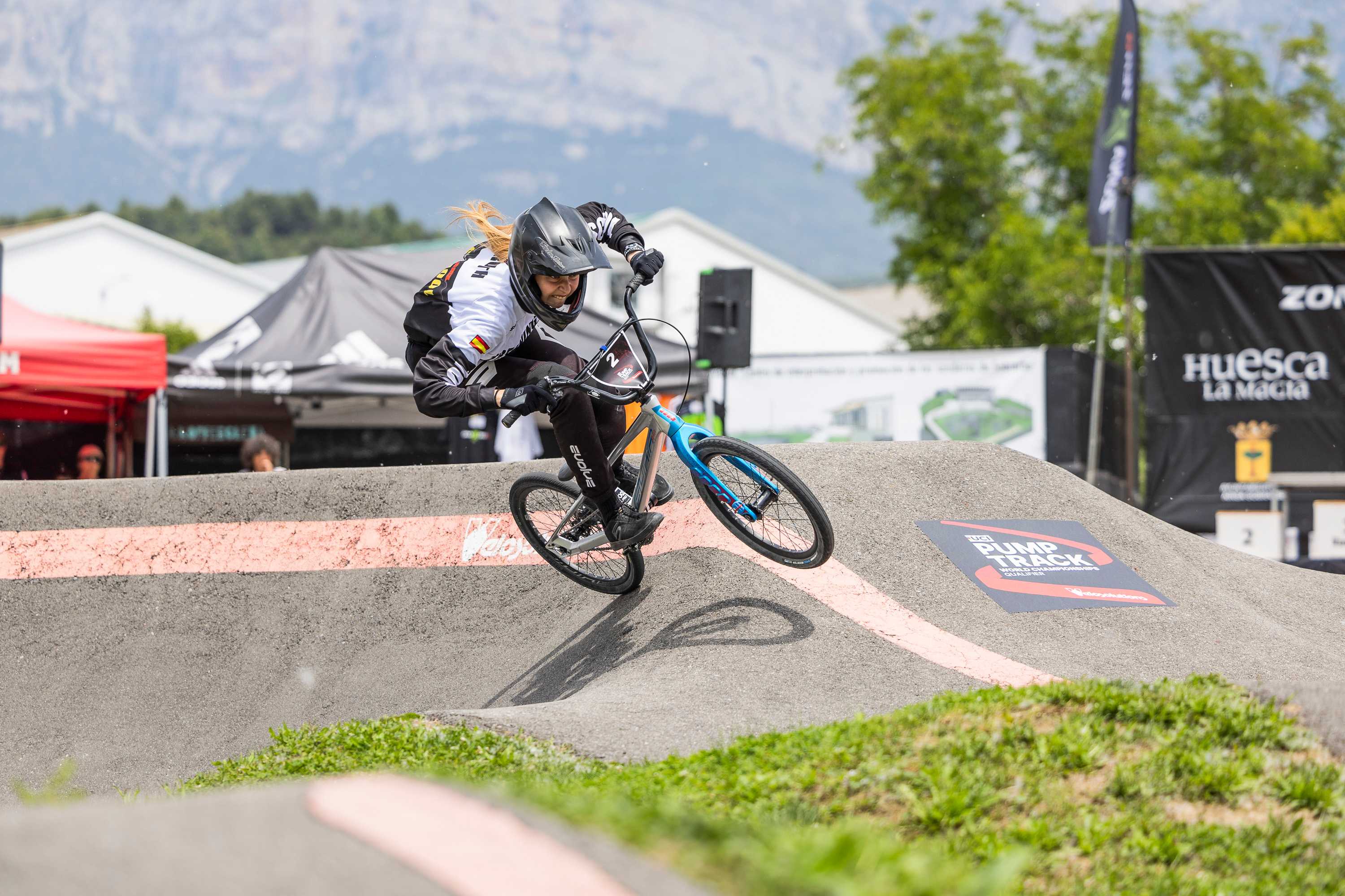 Aínsa vuelve a convertirse en la capital del MTB pump track de la mano de Zona Zero Pirineos