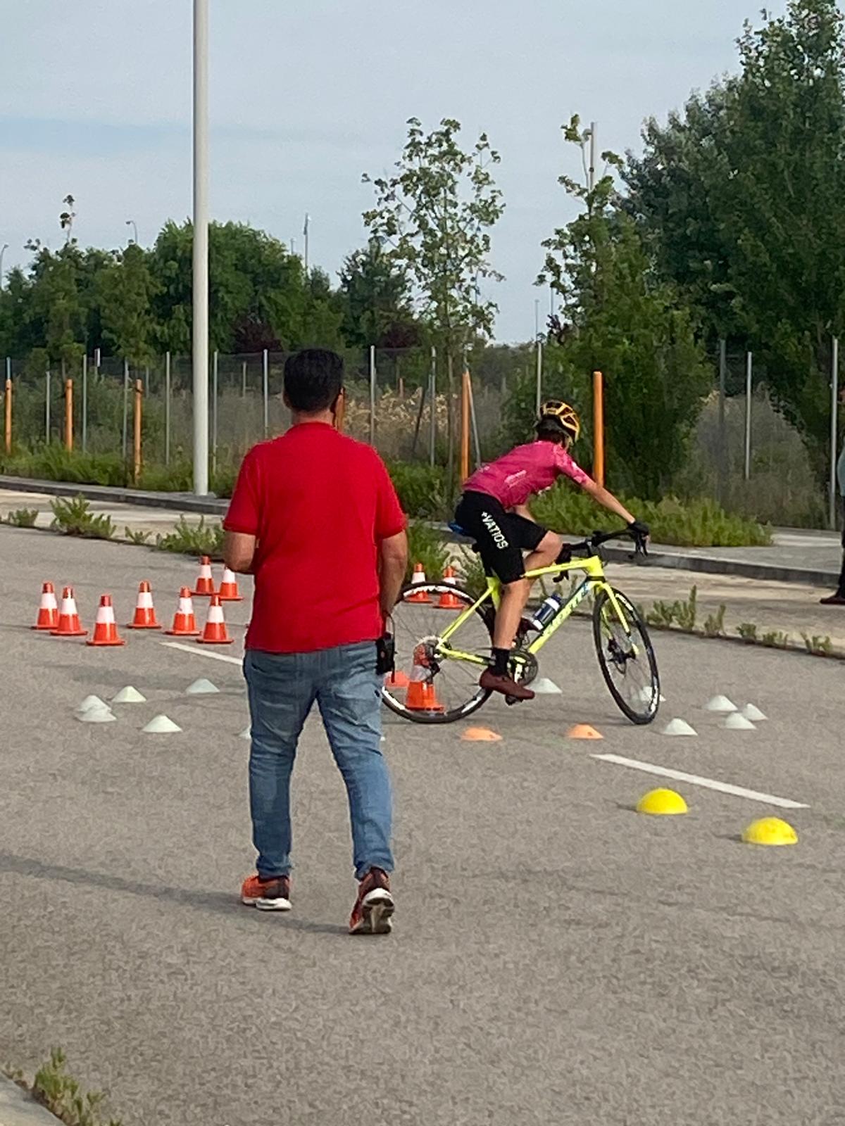 Intensos entrenamientos de la preselección madrileña escolar de carretera rumbo a los Campeonatos de España en Áviles